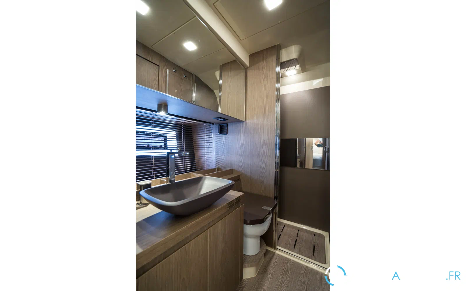 slider 28 Invictus 460 TT