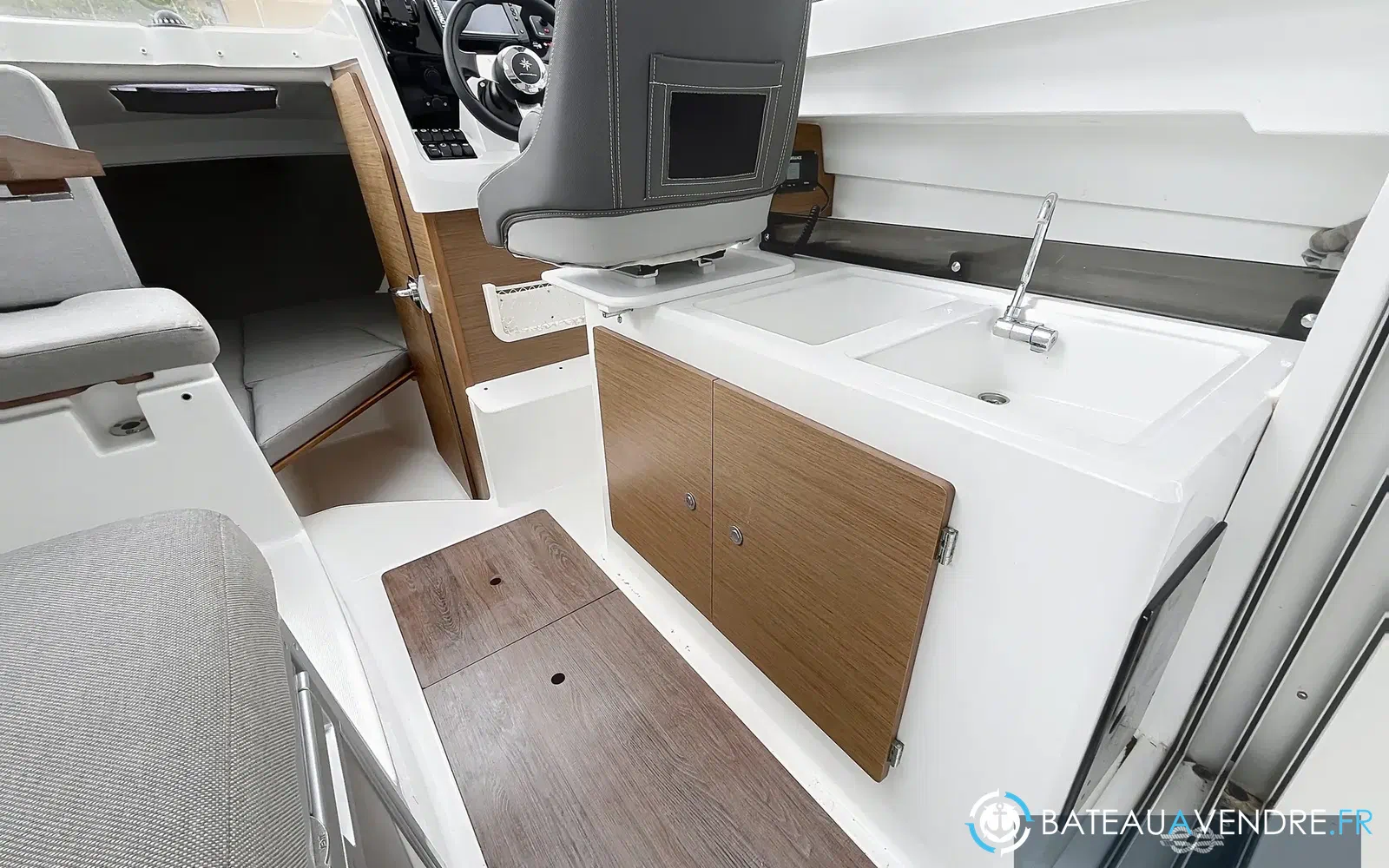 slider 10 Jeanneau Merry Fisher 695