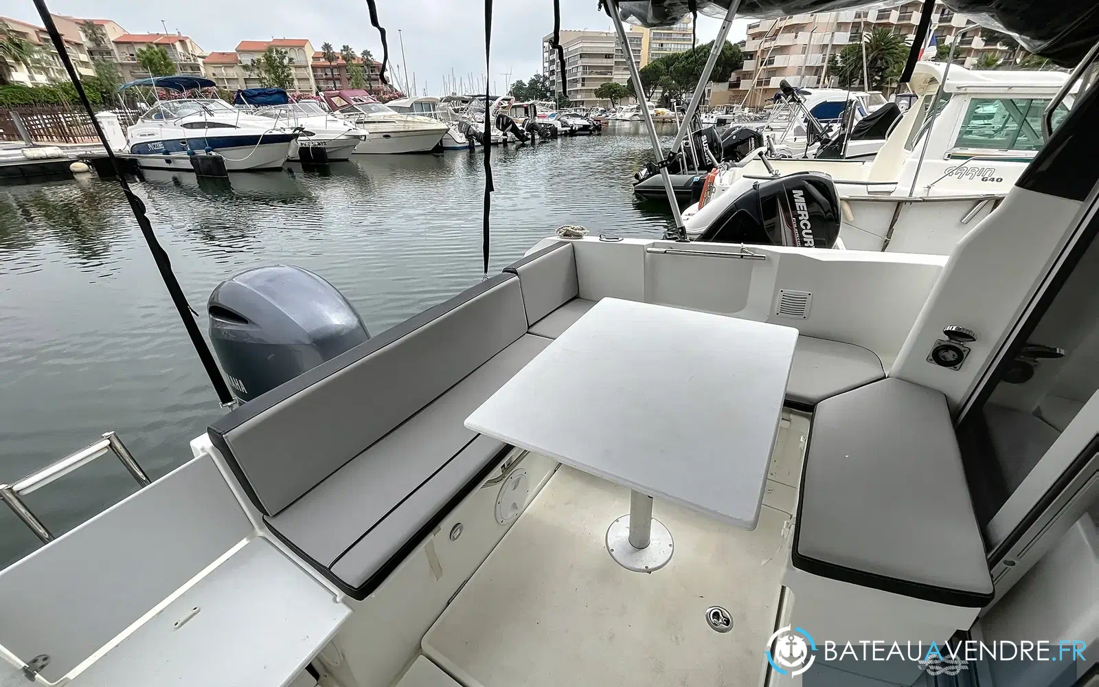 slider 15 Jeanneau Merry Fisher 695