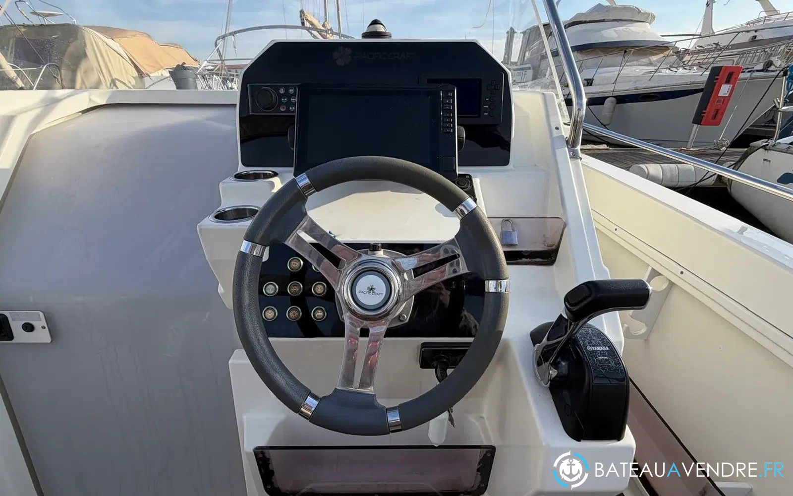 slider 9 Pacific Craft 750 Open