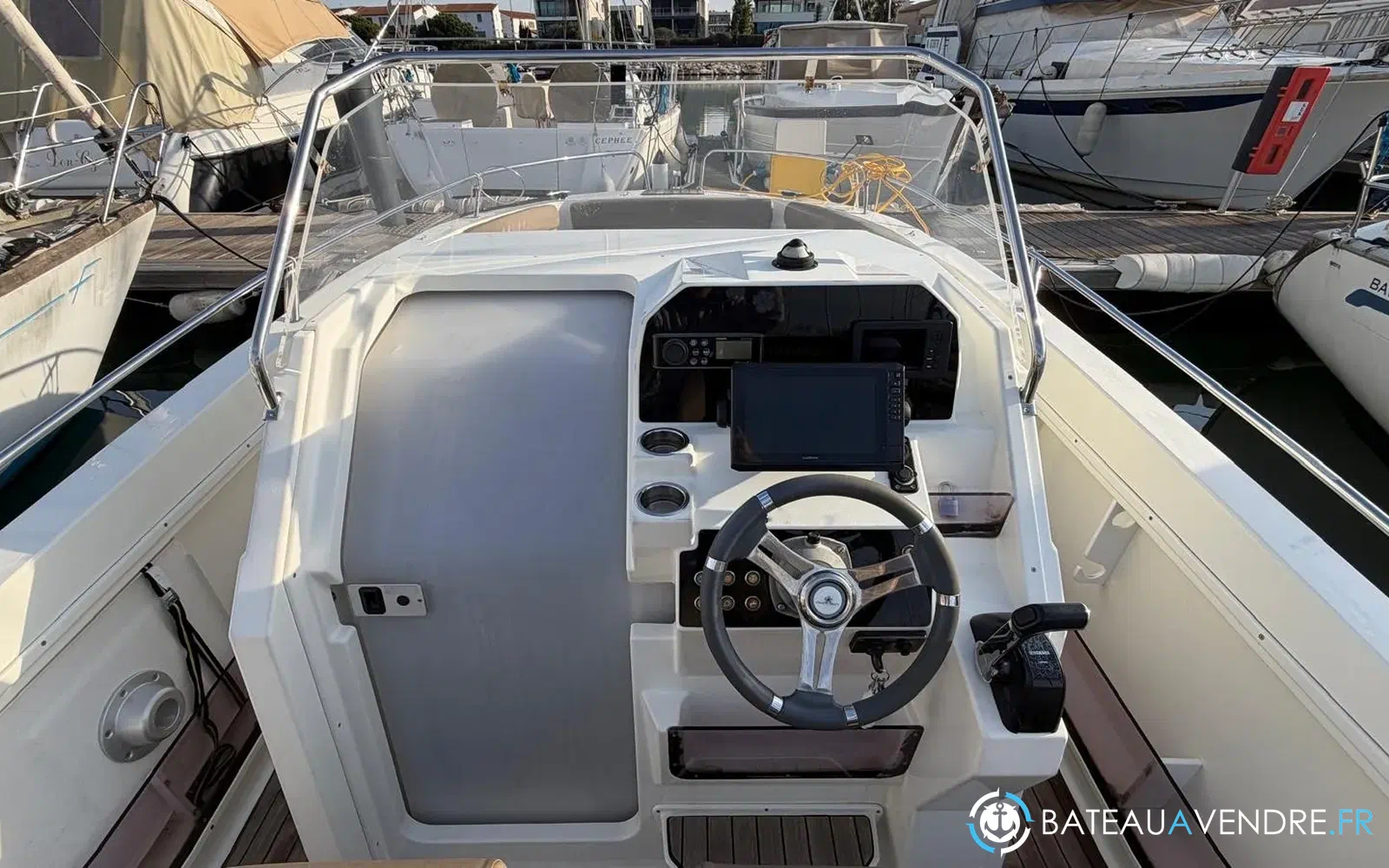 slider 11 Pacific Craft 750 Open
