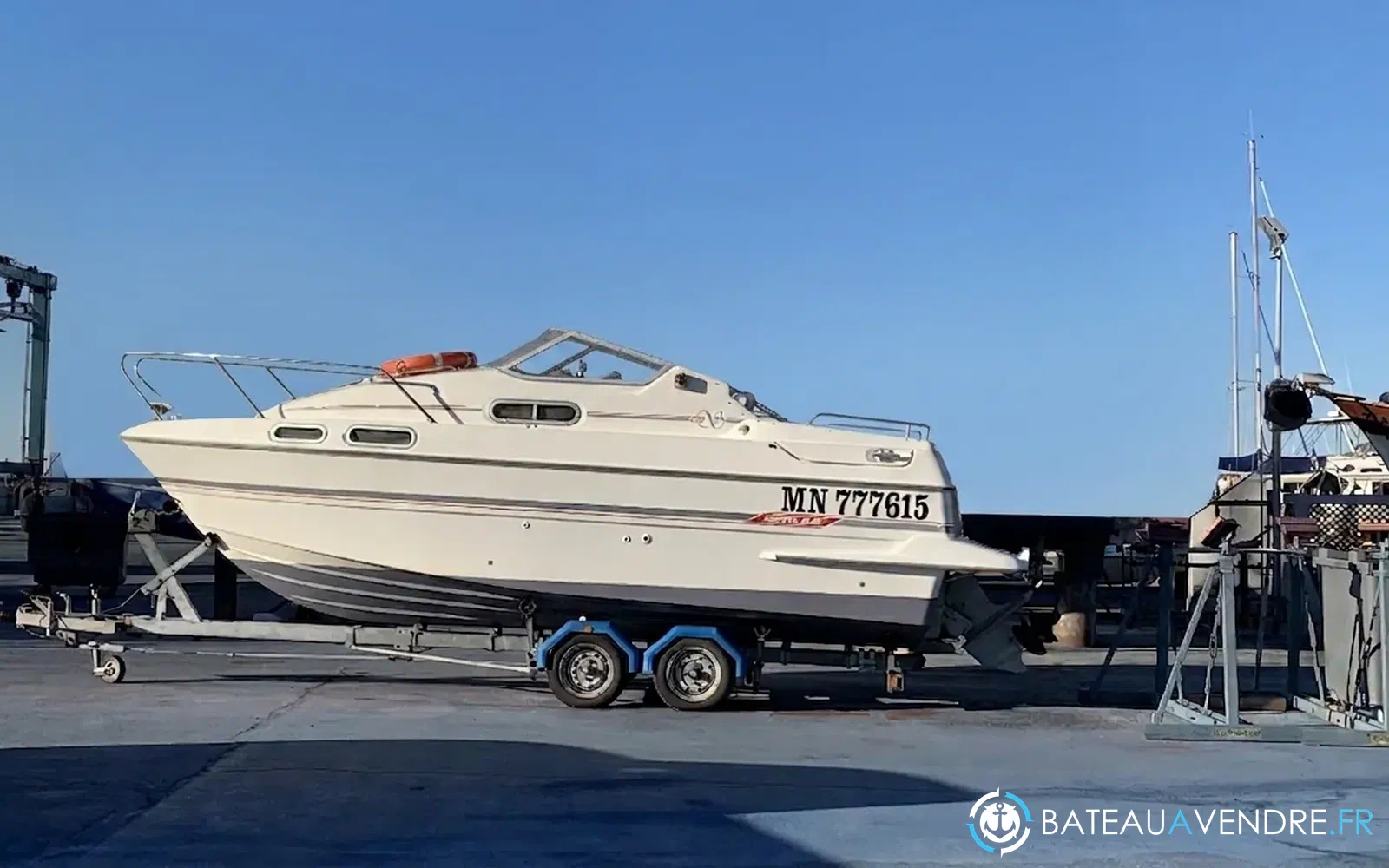 slider 0 Sealine 215 Envoy