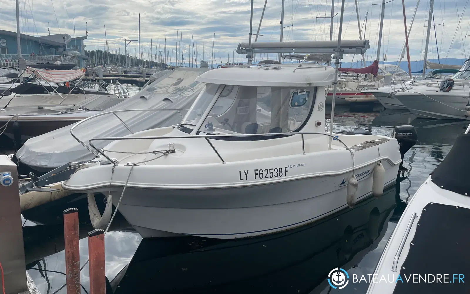 slider 0 Quicksilver 580 Pilothouse