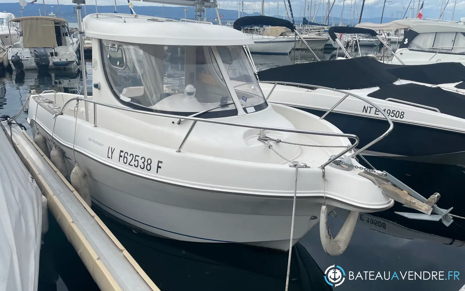 slider 1 Quicksilver 580 Pilothouse