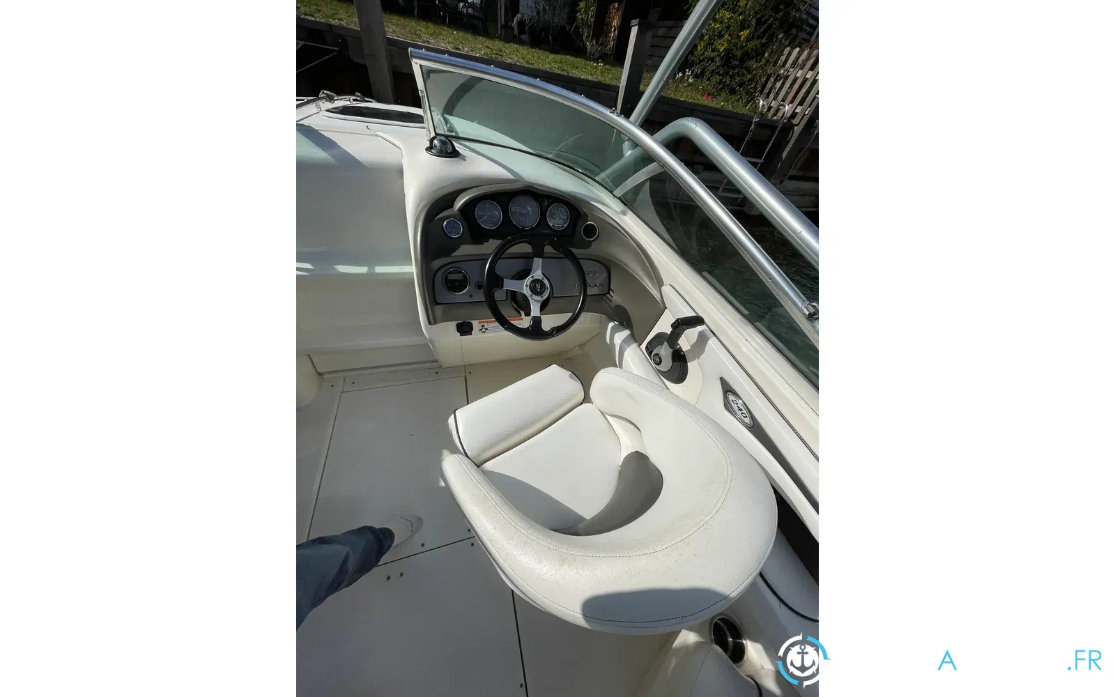 slider 2 Sea Ray 240 Sunsport