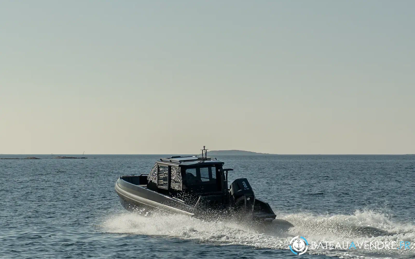slider 1 Iron Boats 907 Coupe