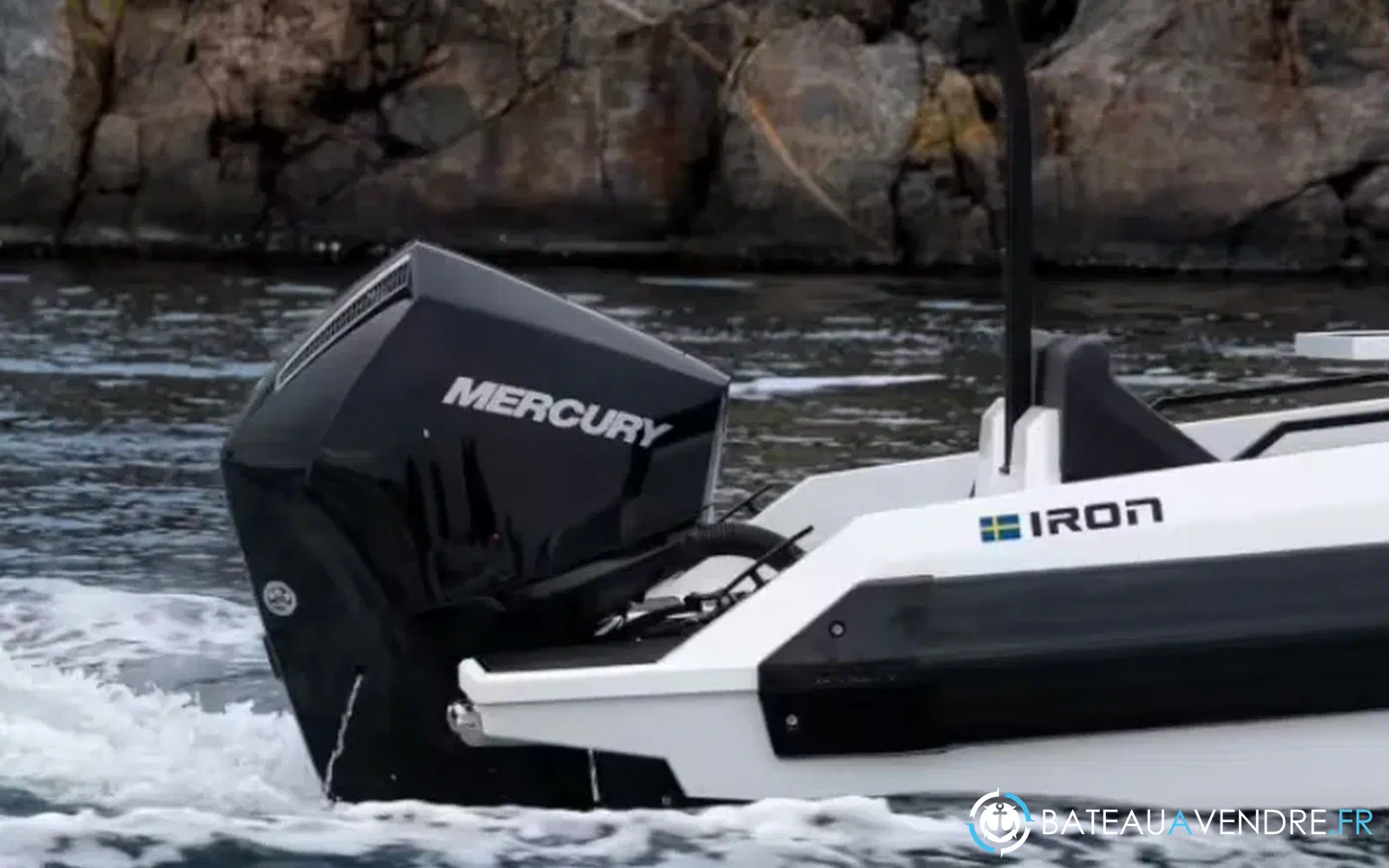 slider 2 Iron Boats 907 Coupe