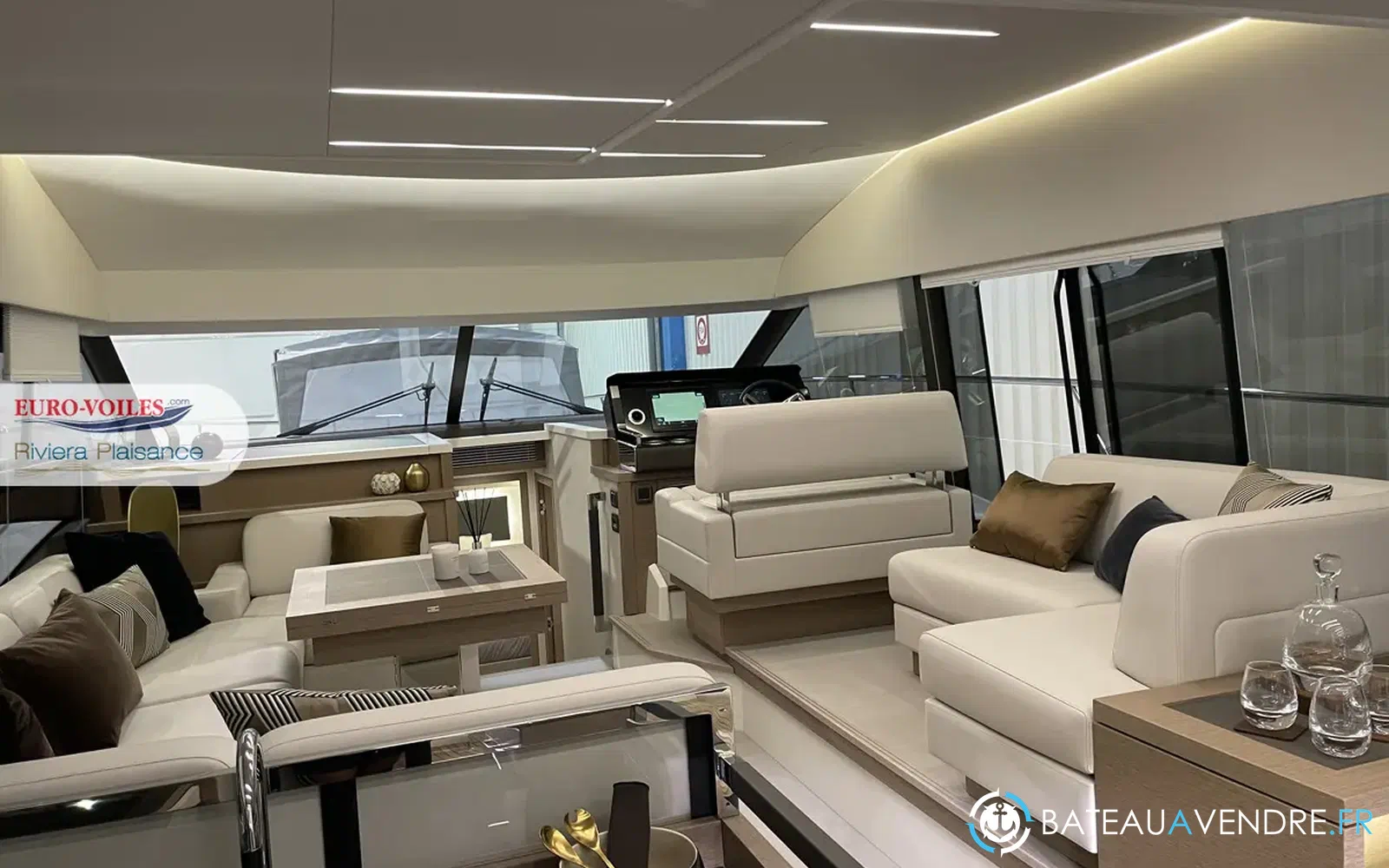 slider 3 Prestige Yachts 520 Fly