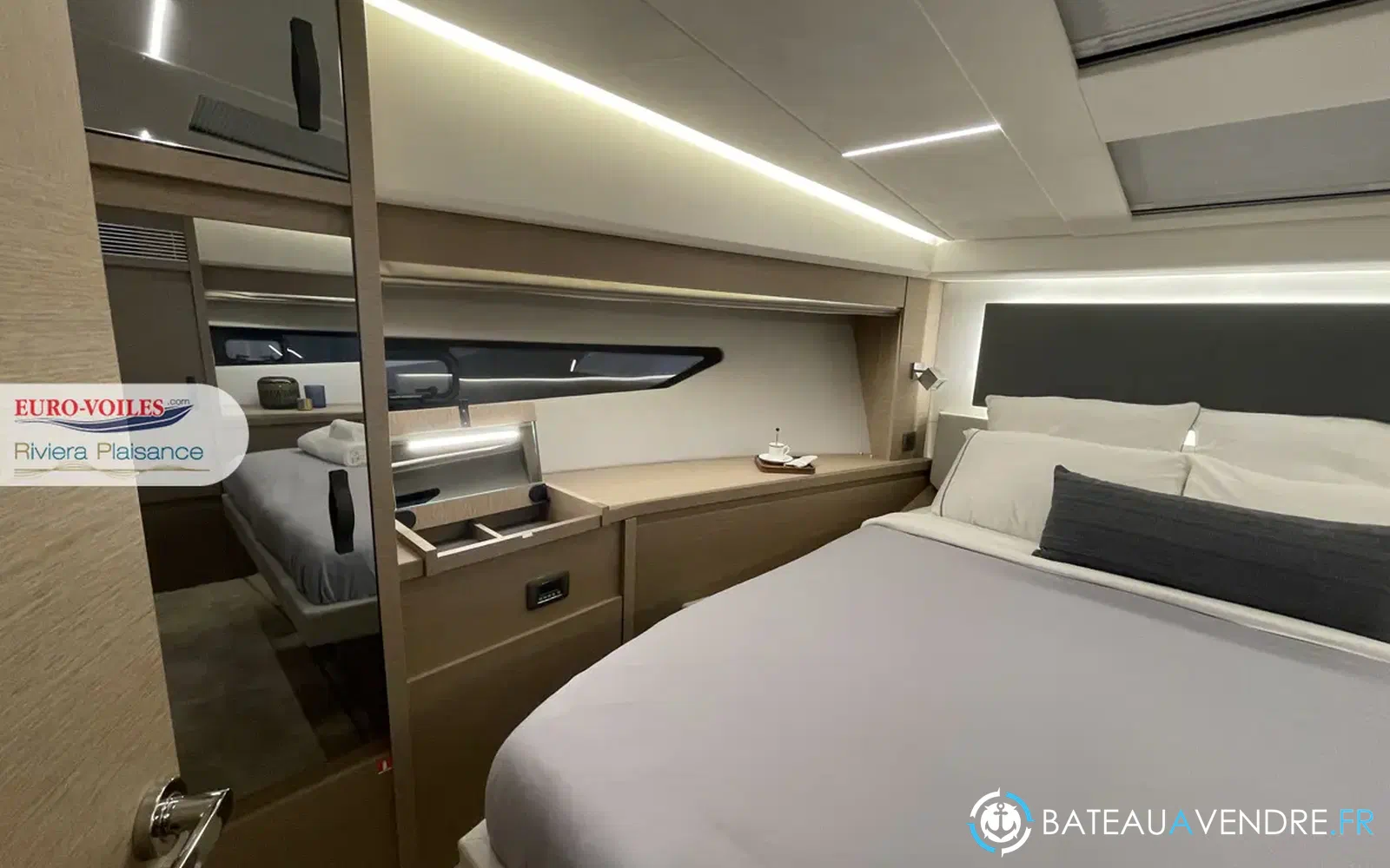 slider 4 Prestige Yachts 520 Fly