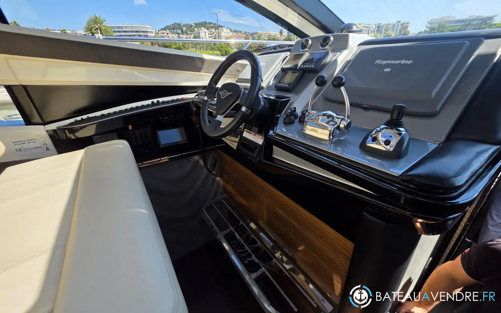 slider 14 Marquis Yachts 50 SC