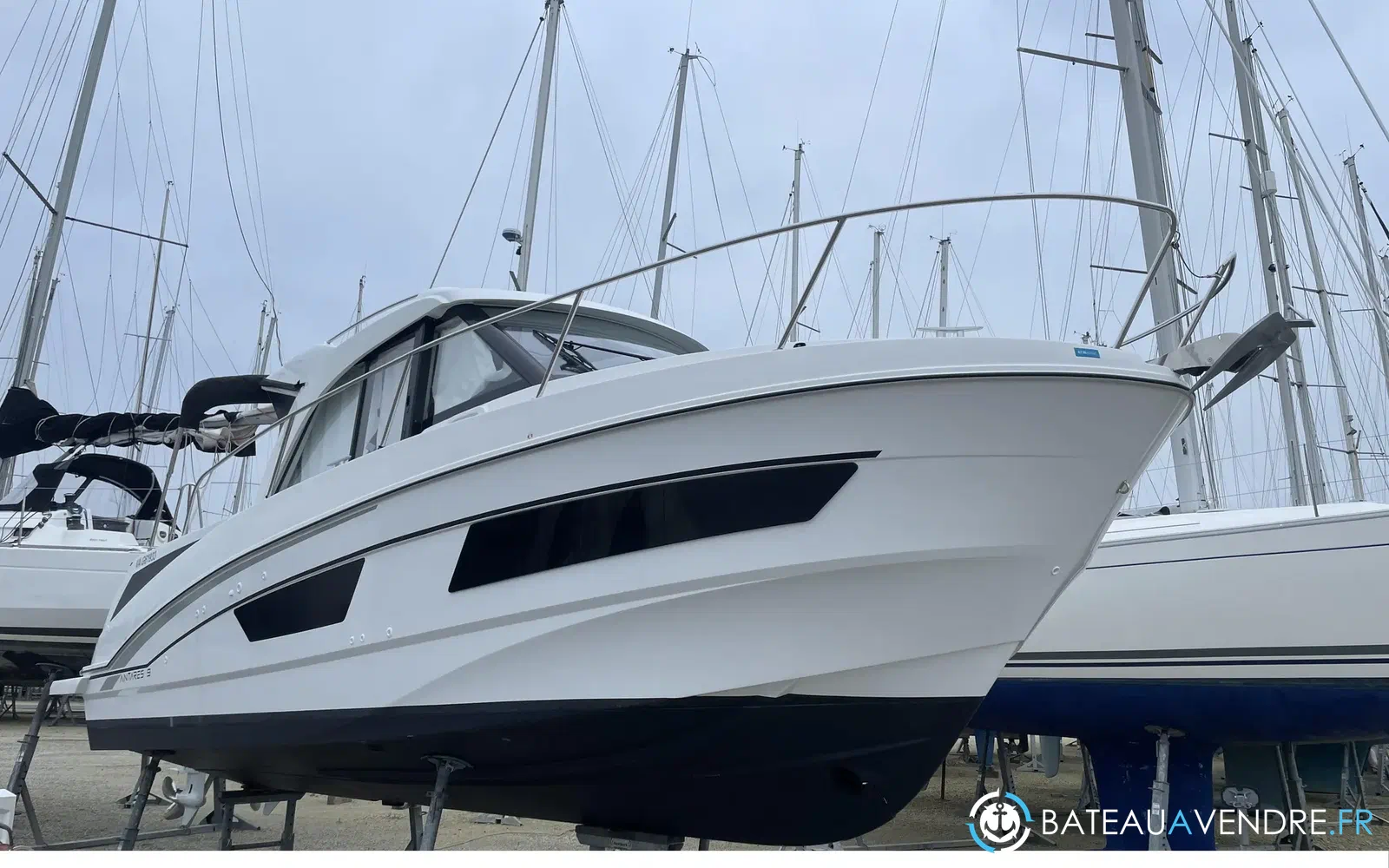 slider 0 Beneteau Antares 9 OB