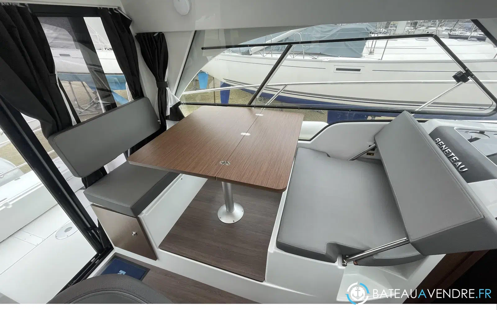 slider 12 Beneteau Antares 9 OB