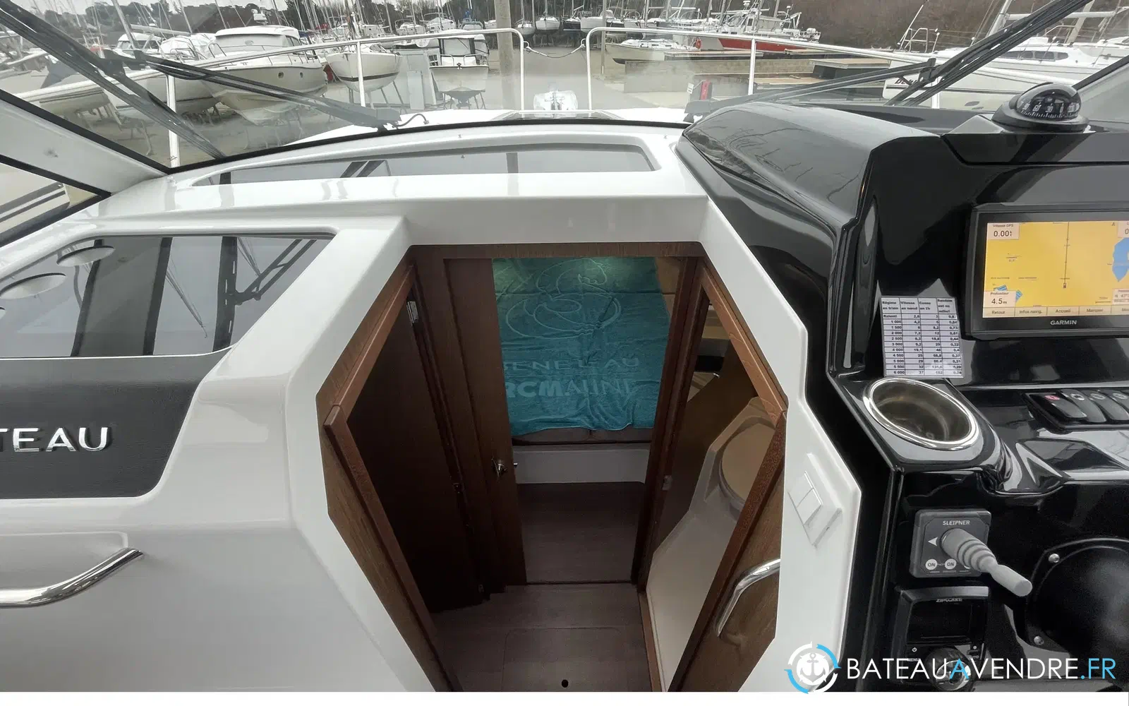 slider 14 Beneteau Antares 9 OB