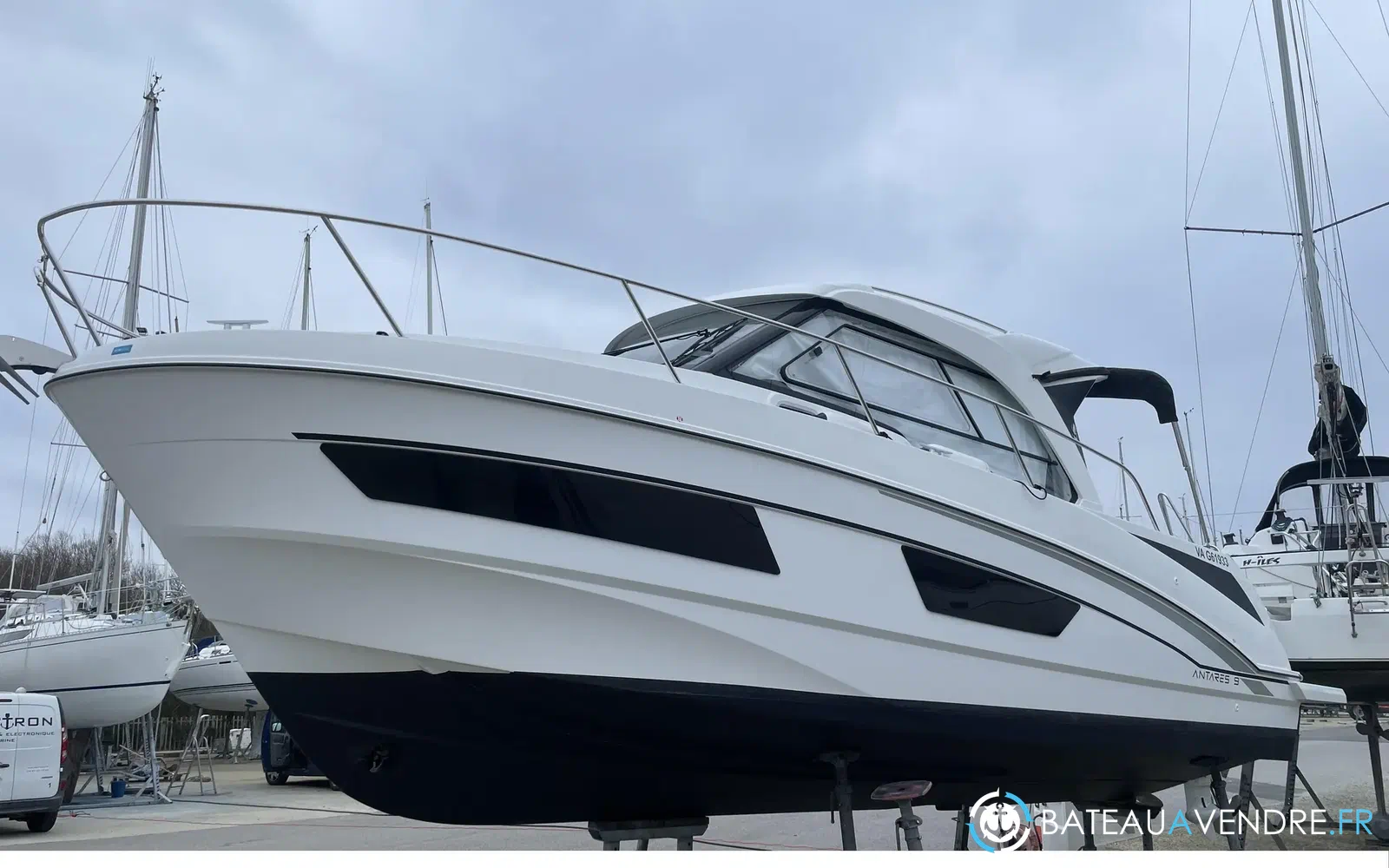 slider 1 Beneteau Antares 9 OB