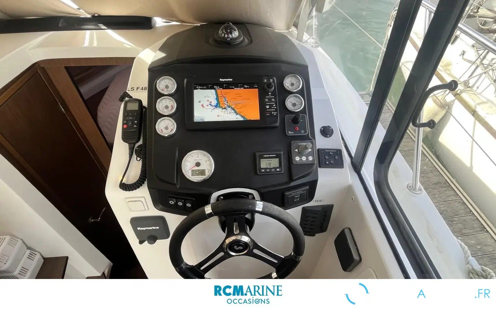 slider 6 Beneteau Antares 30
