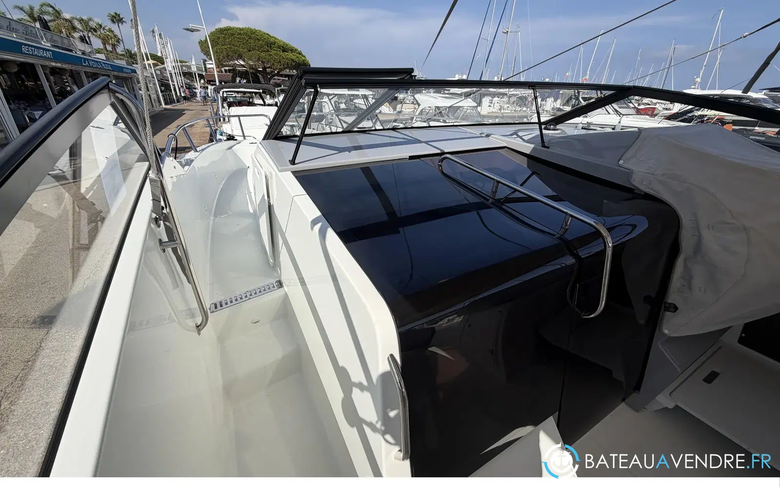 slider 9 Beneteau Flyer 10