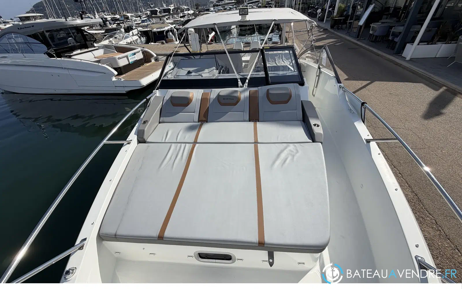 slider 6 Beneteau Flyer 10