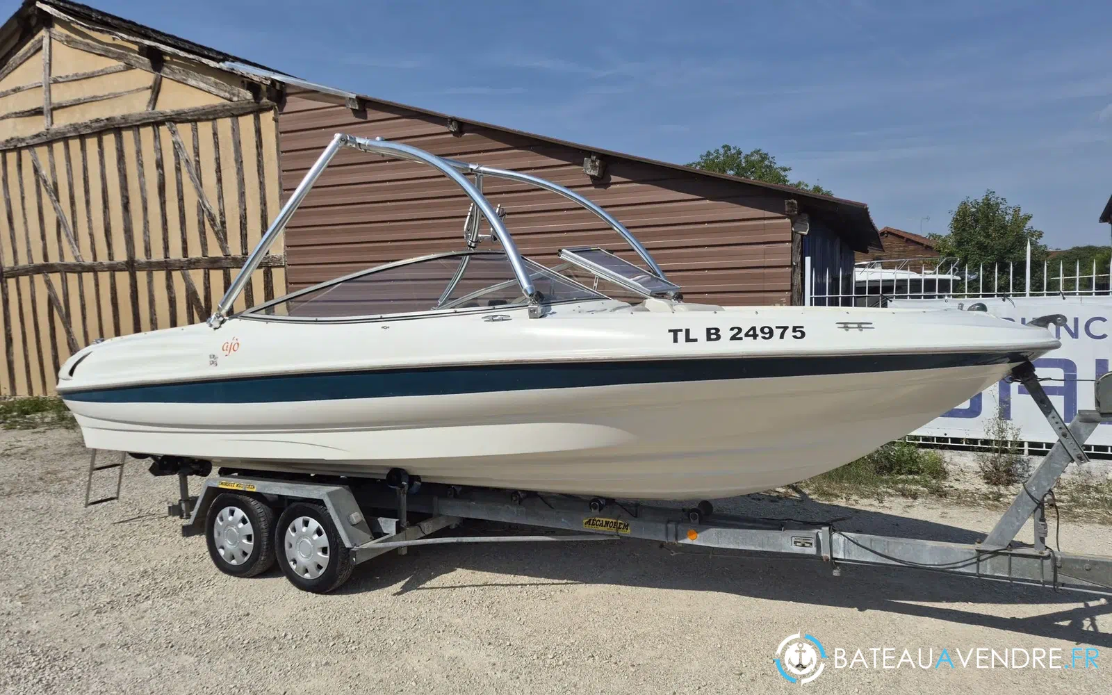 slider 0 Bayliner Capri 2050