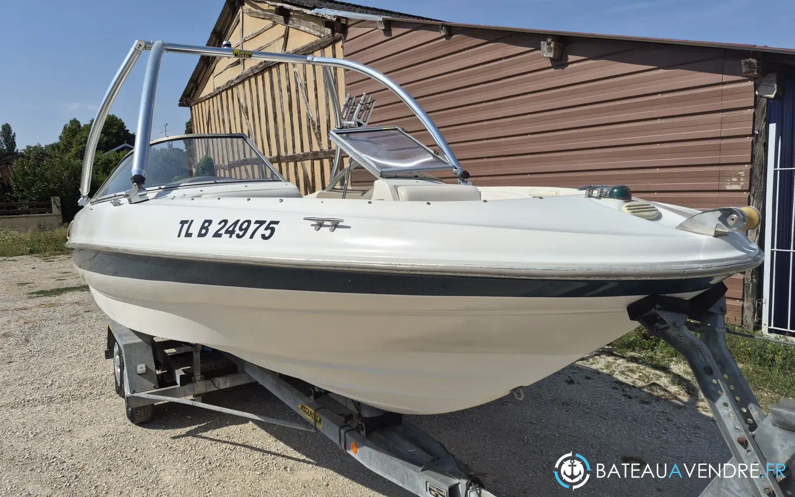 slider 2 Bayliner Capri 2050