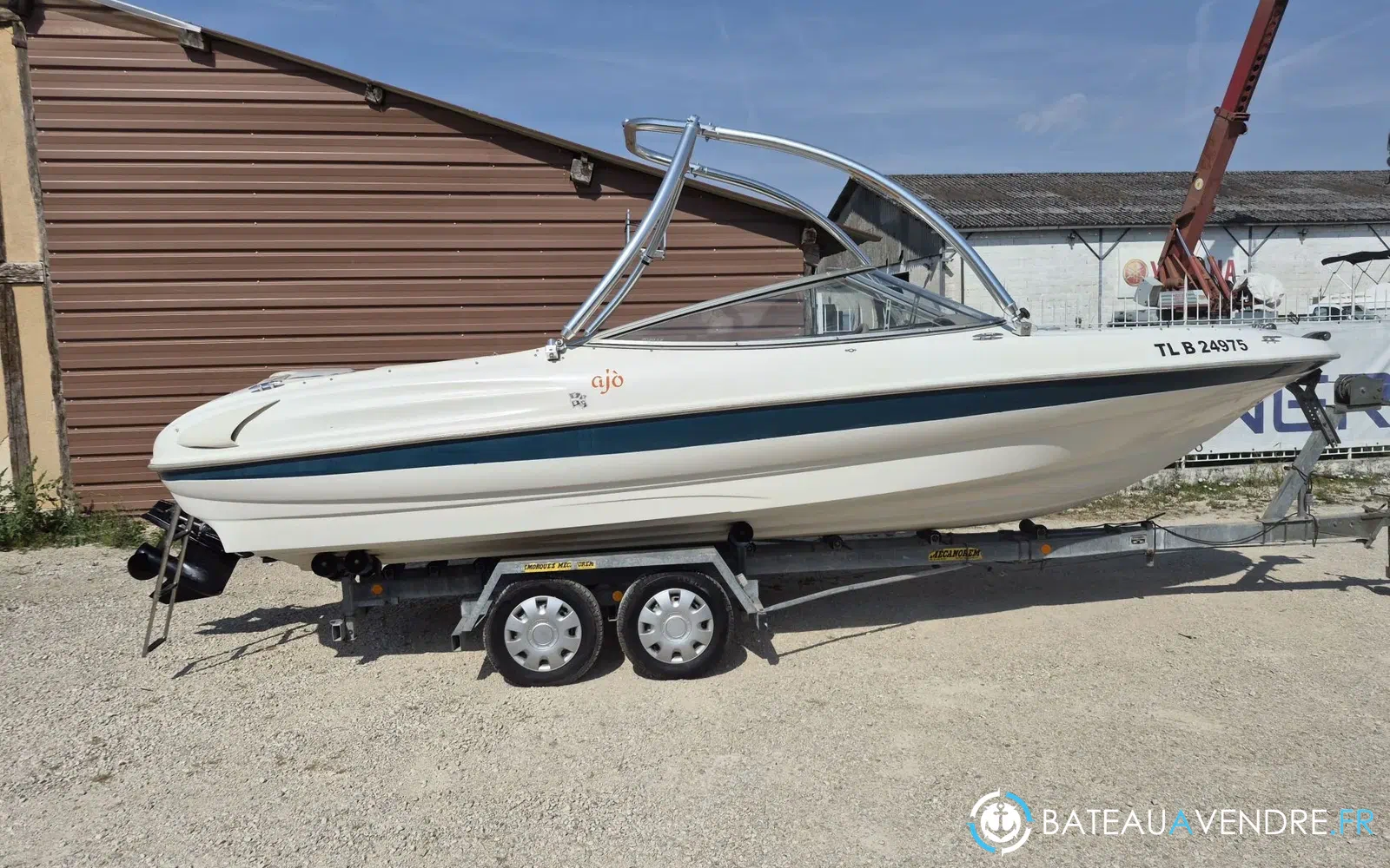 slider 1 Bayliner Capri 2050