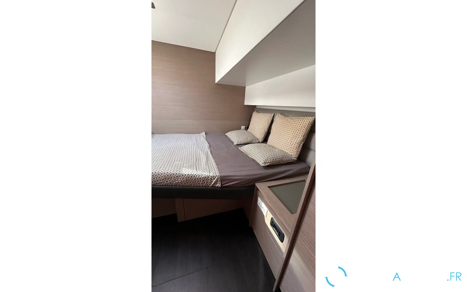 slider 22 Fountaine Pajot Aura 51