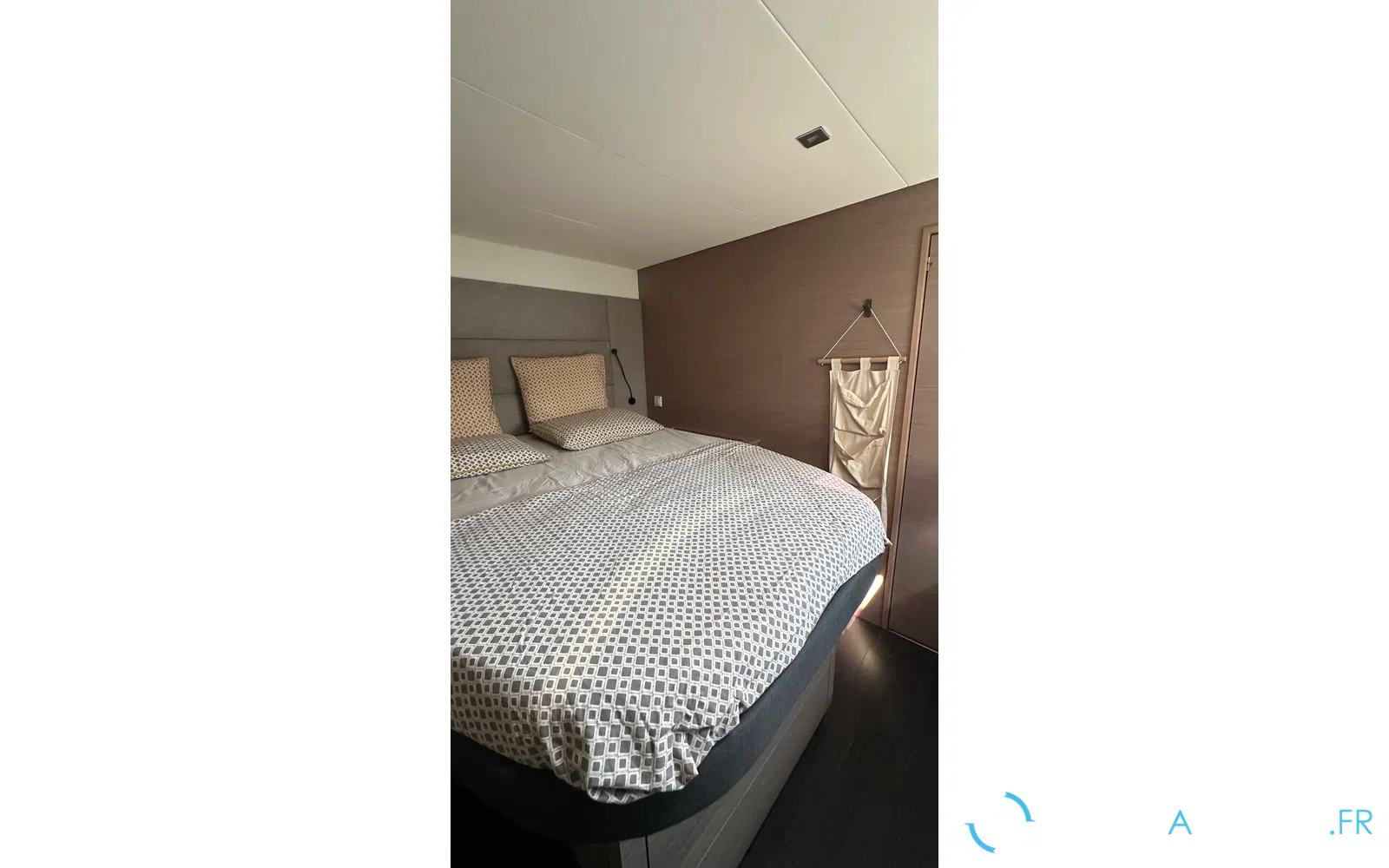 slider 24 Fountaine Pajot Aura 51