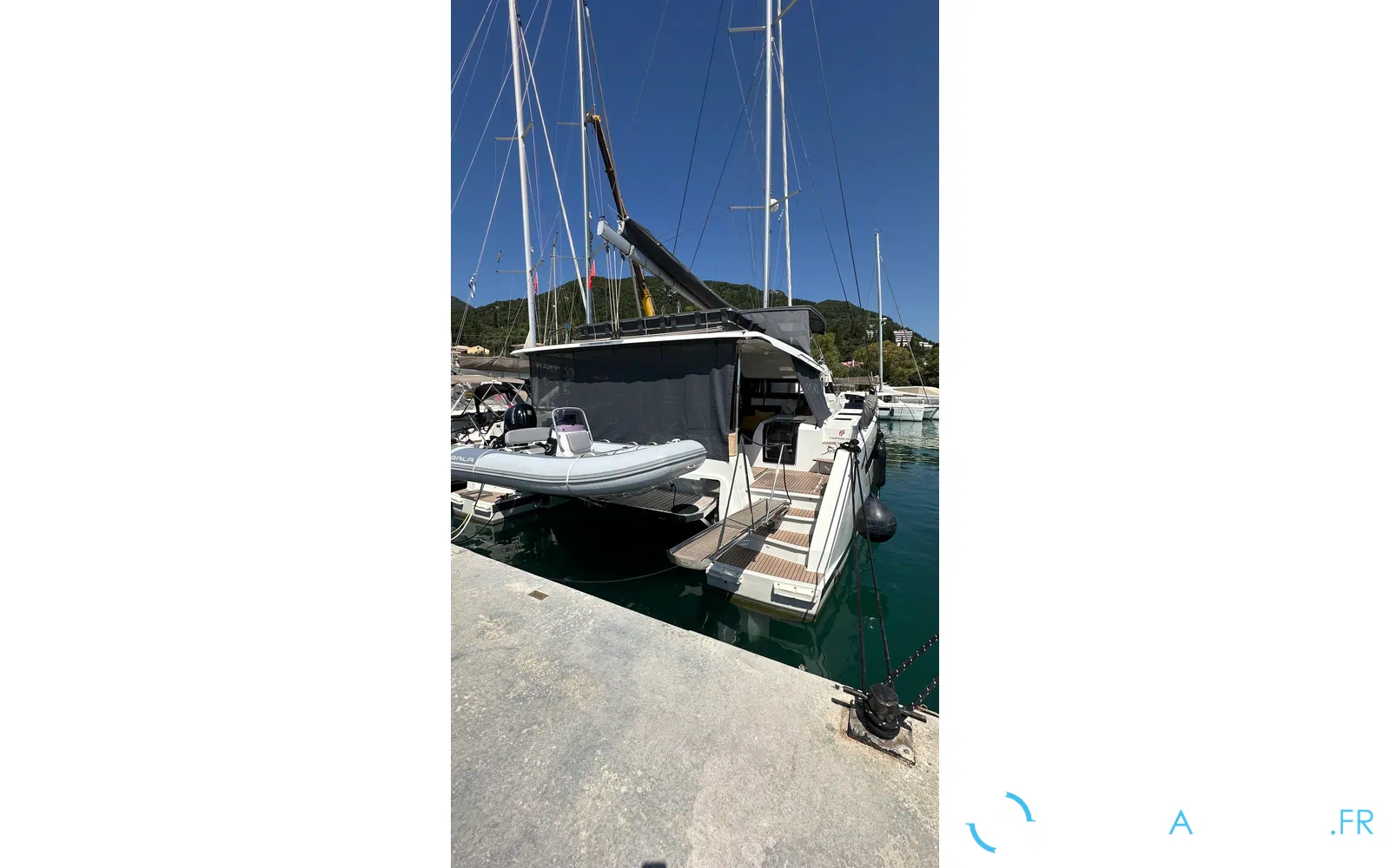 slider 1 Fountaine Pajot Aura 51