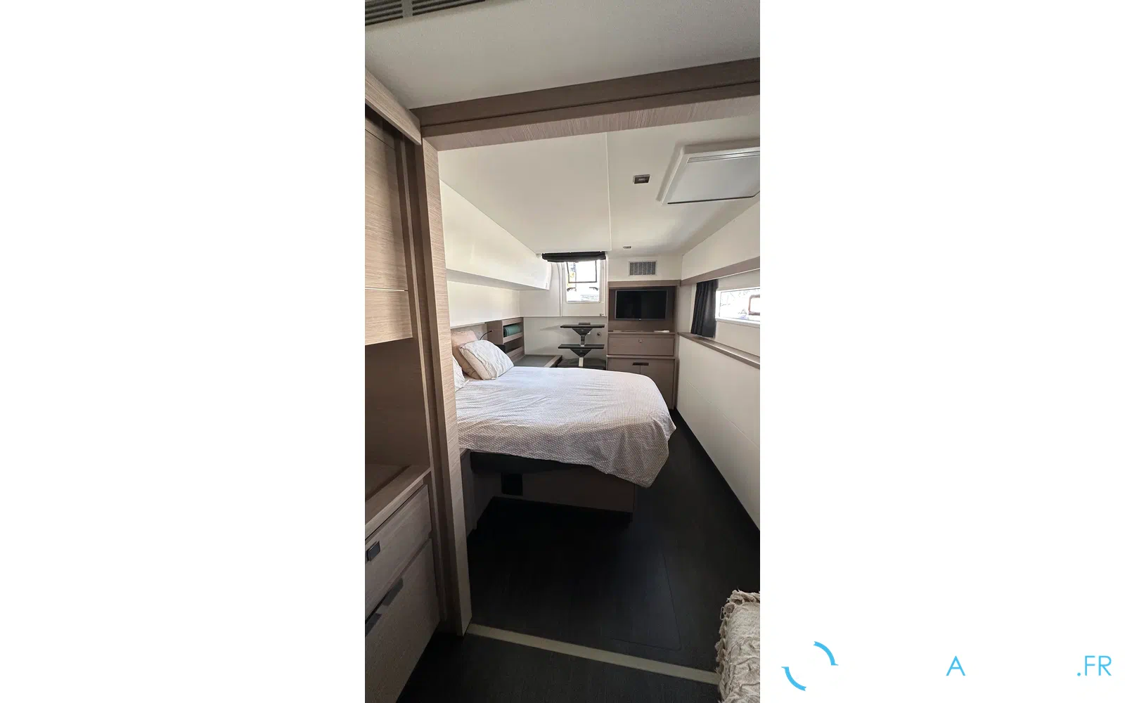 slider 31 Fountaine Pajot Aura 51