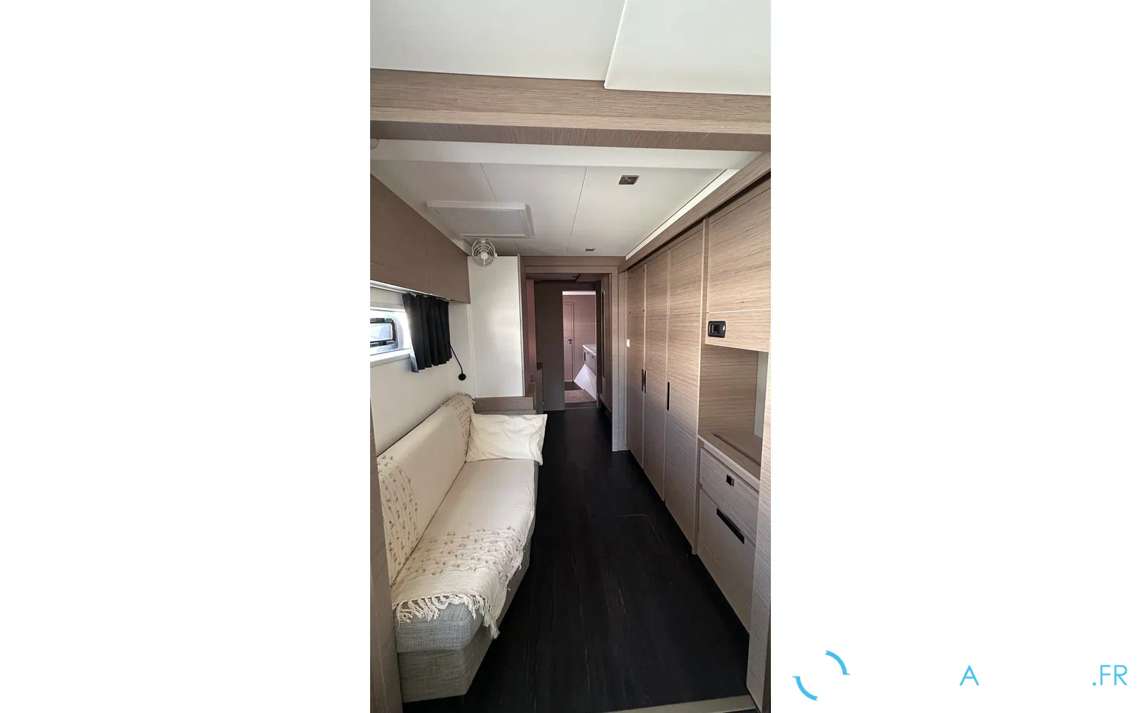 slider 32 Fountaine Pajot Aura 51