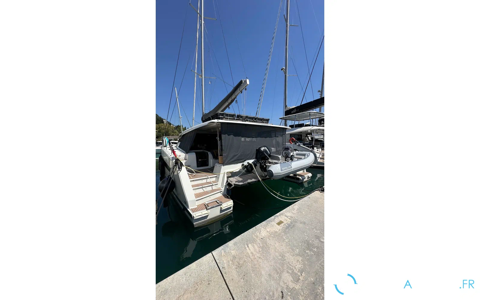 slider 2 Fountaine Pajot Aura 51