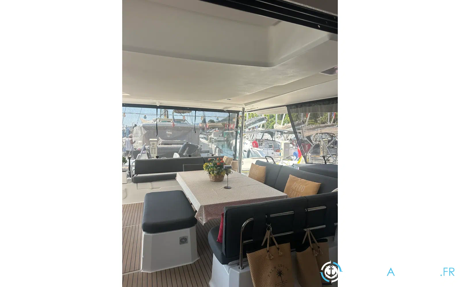 slider 12 Fountaine Pajot Aura 51