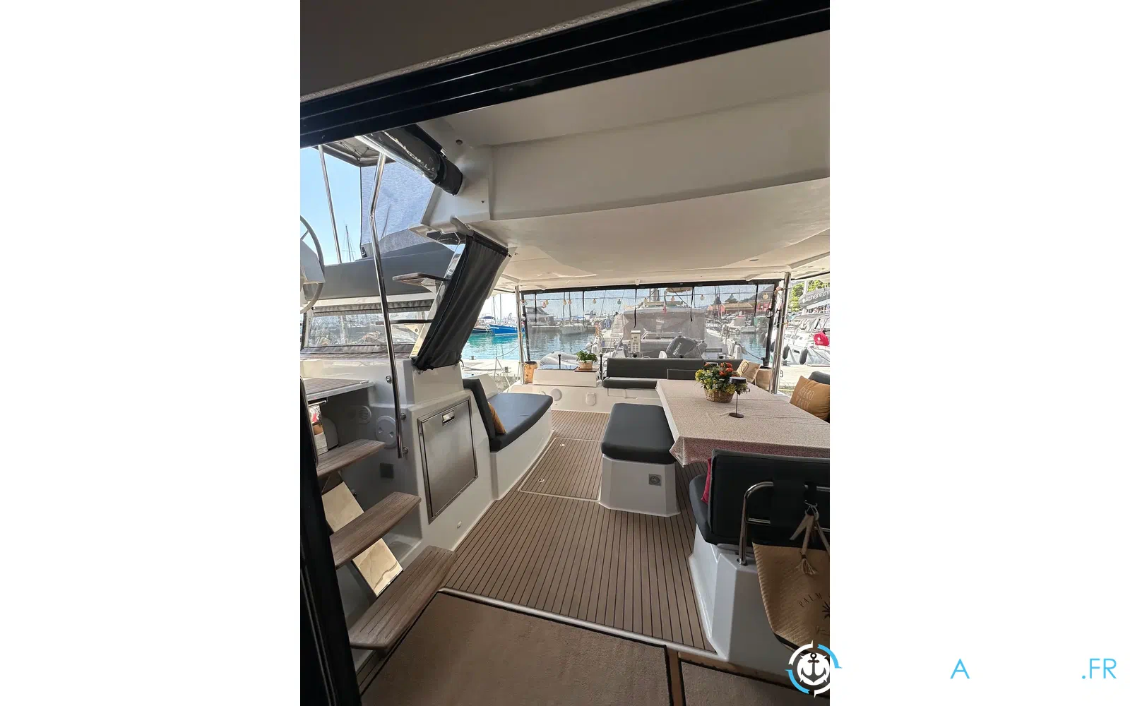 slider 14 Fountaine Pajot Aura 51