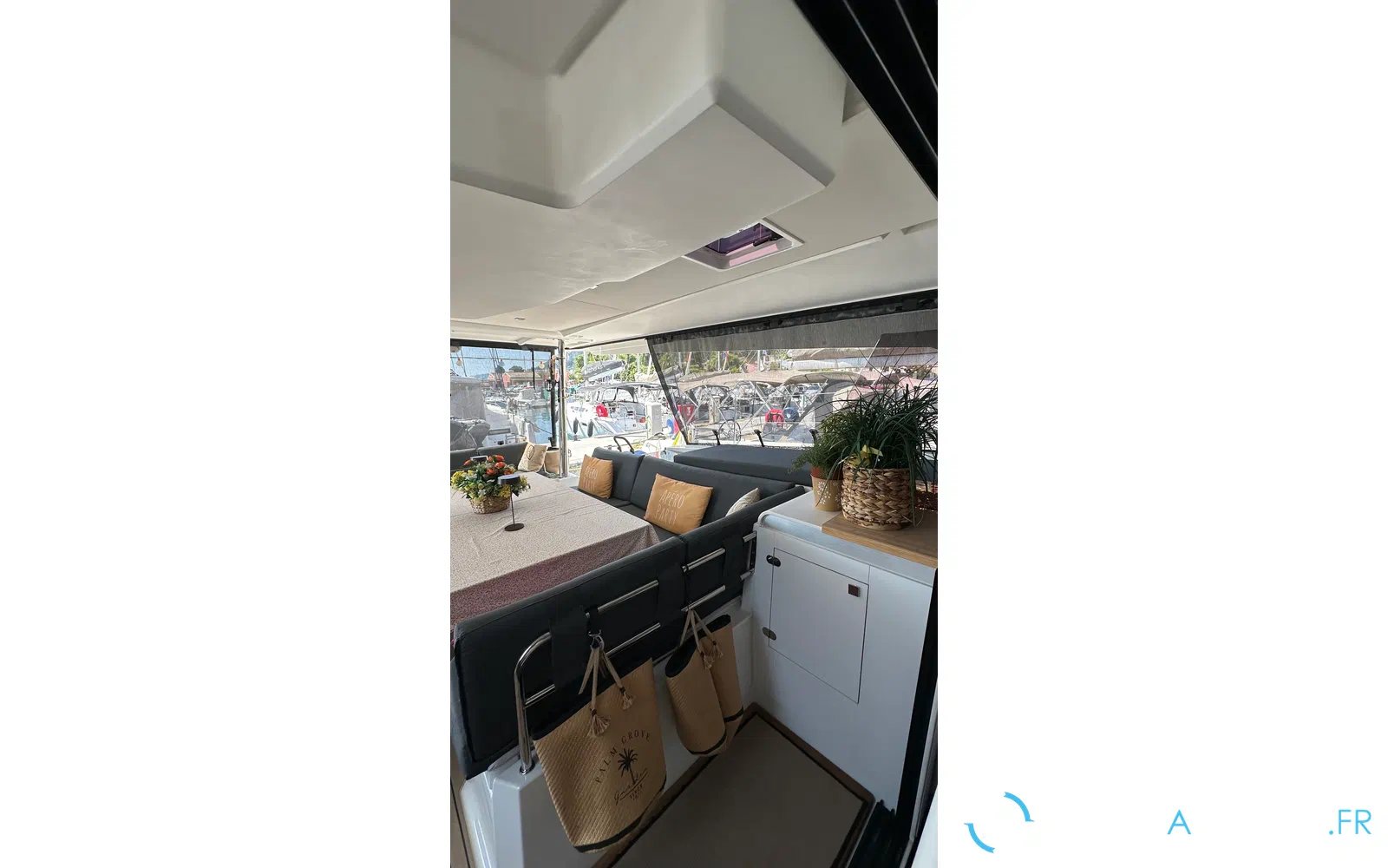 slider 15 Fountaine Pajot Aura 51