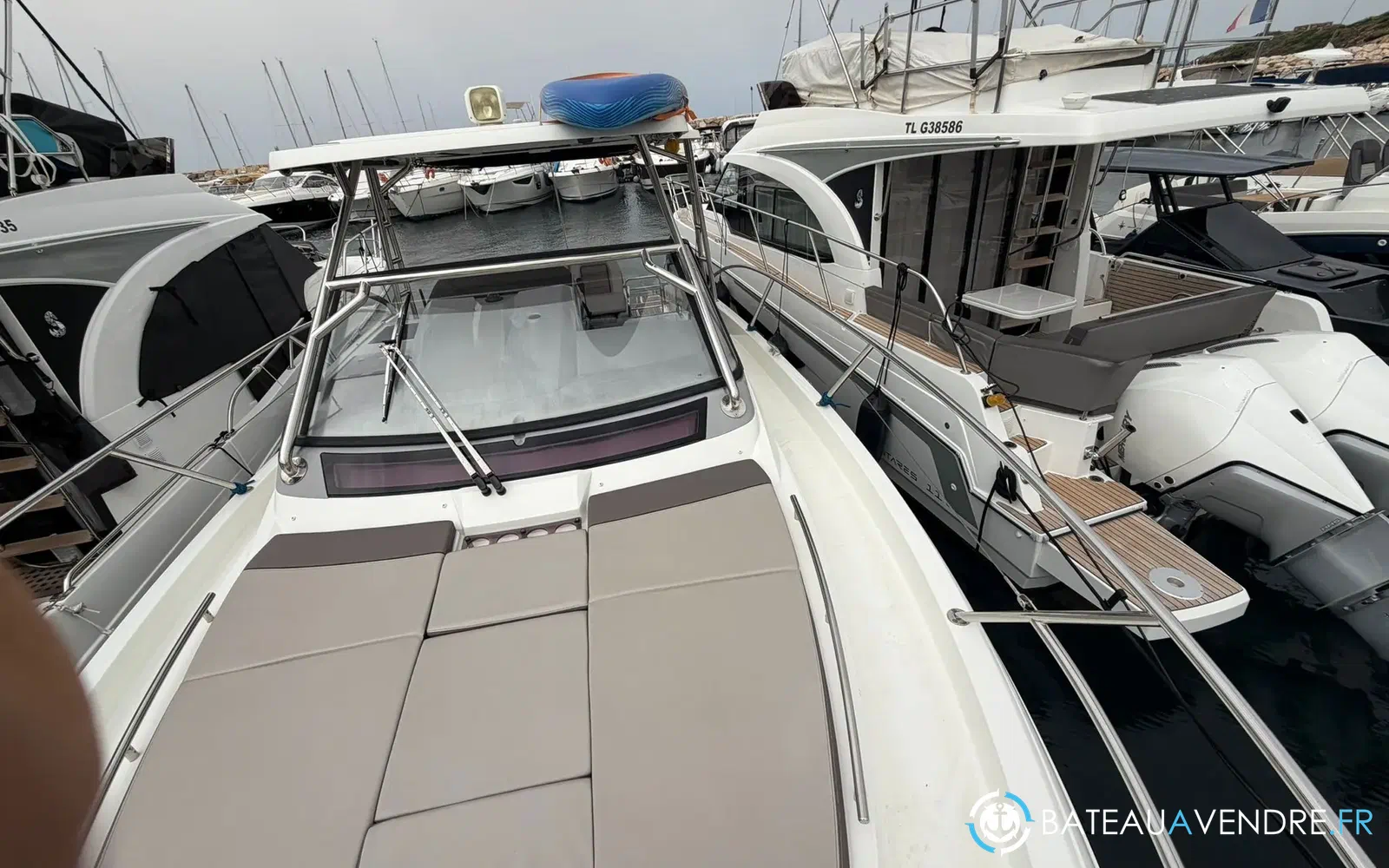 slider 6 Jeanneau Cap Camarat 10.5 WA