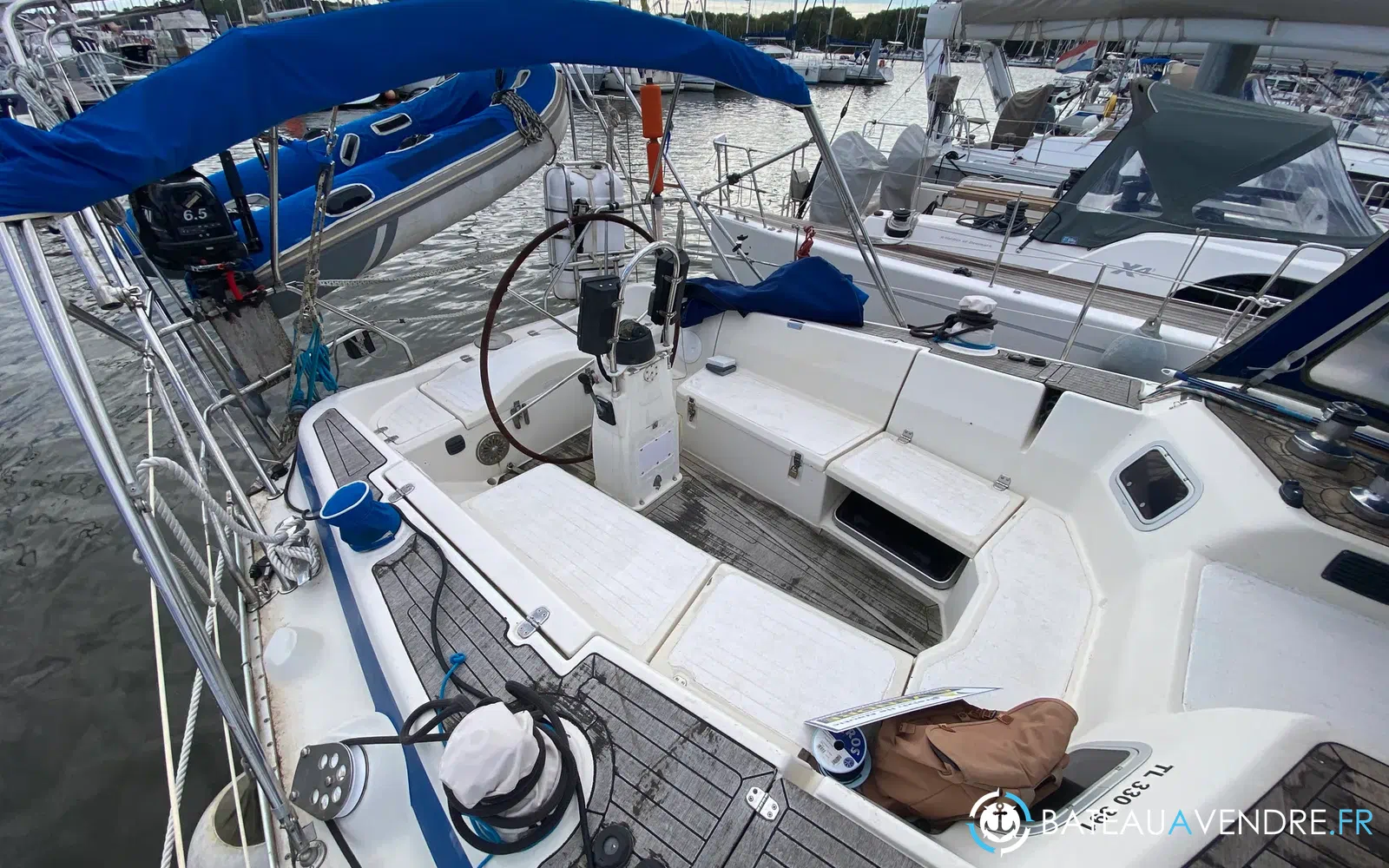 slider 3 Bavaria 390 Lagoon
