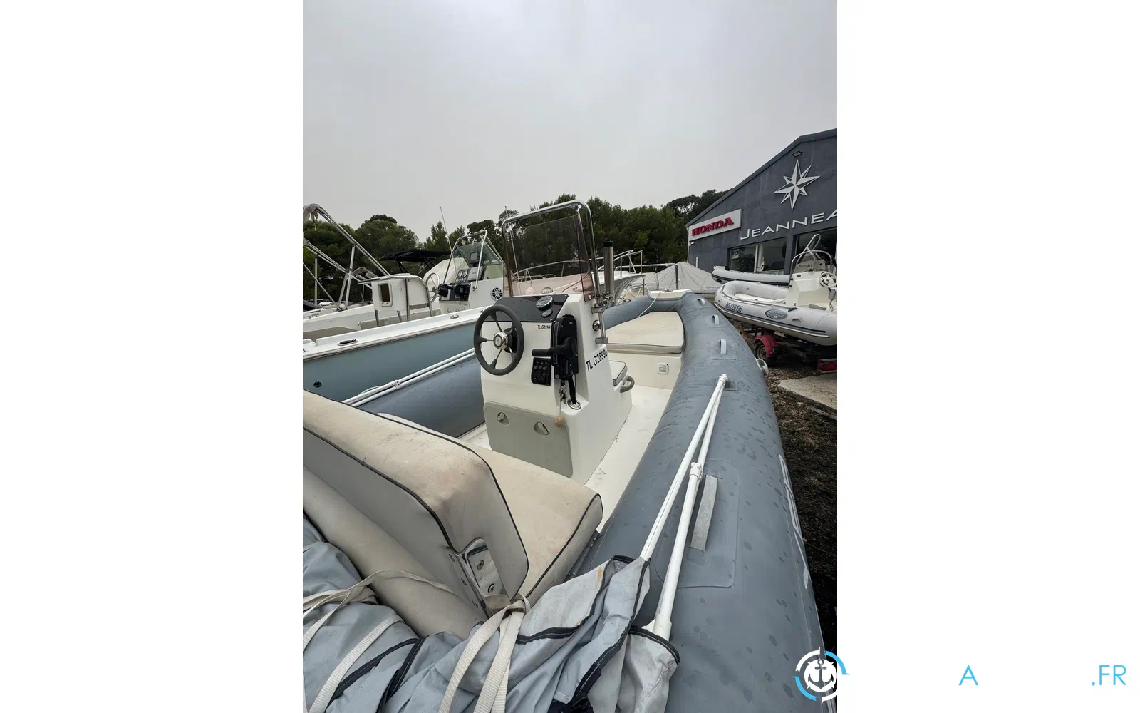 slider 1 Flyer F16