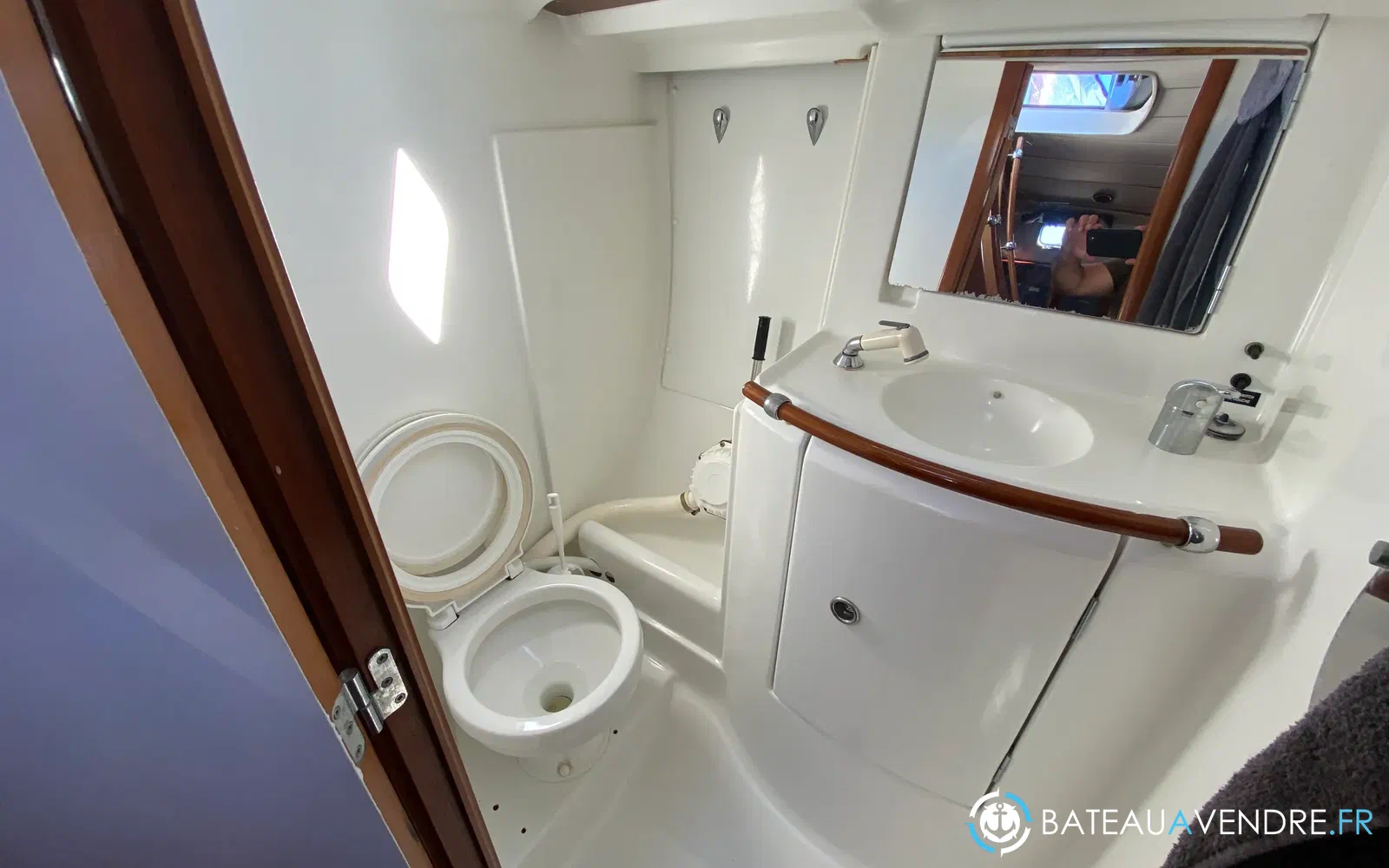 slider 12 Beneteau Oceanis 411 Celebration