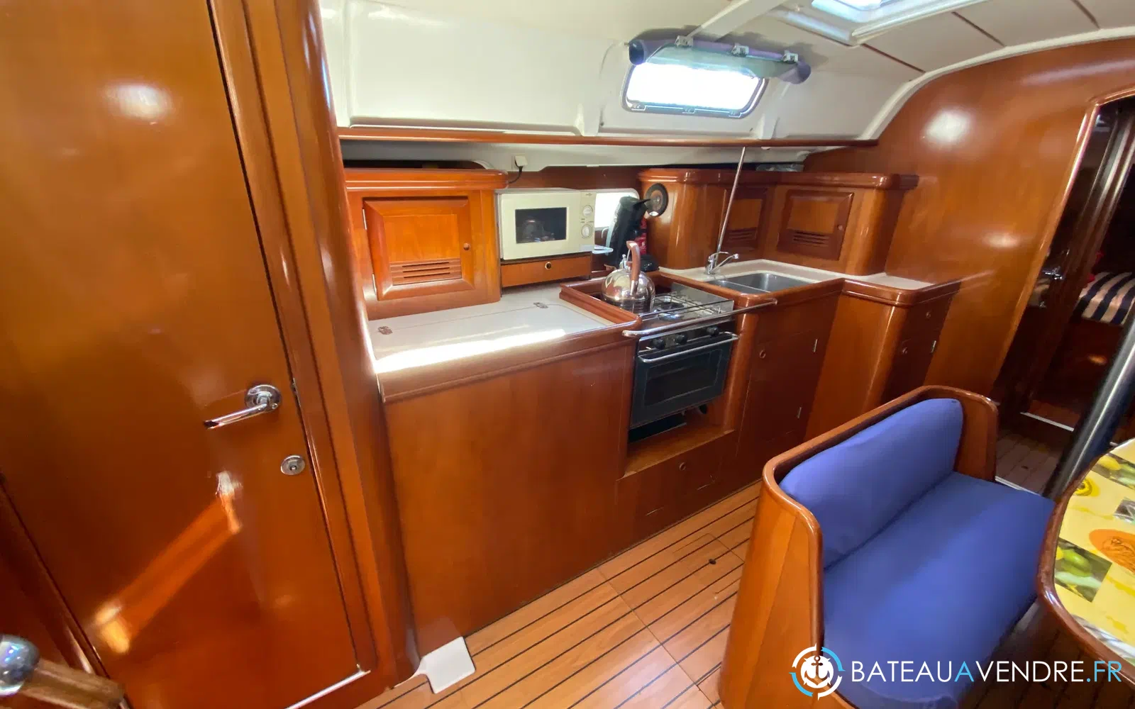 slider 2 Beneteau Oceanis 411 Celebration