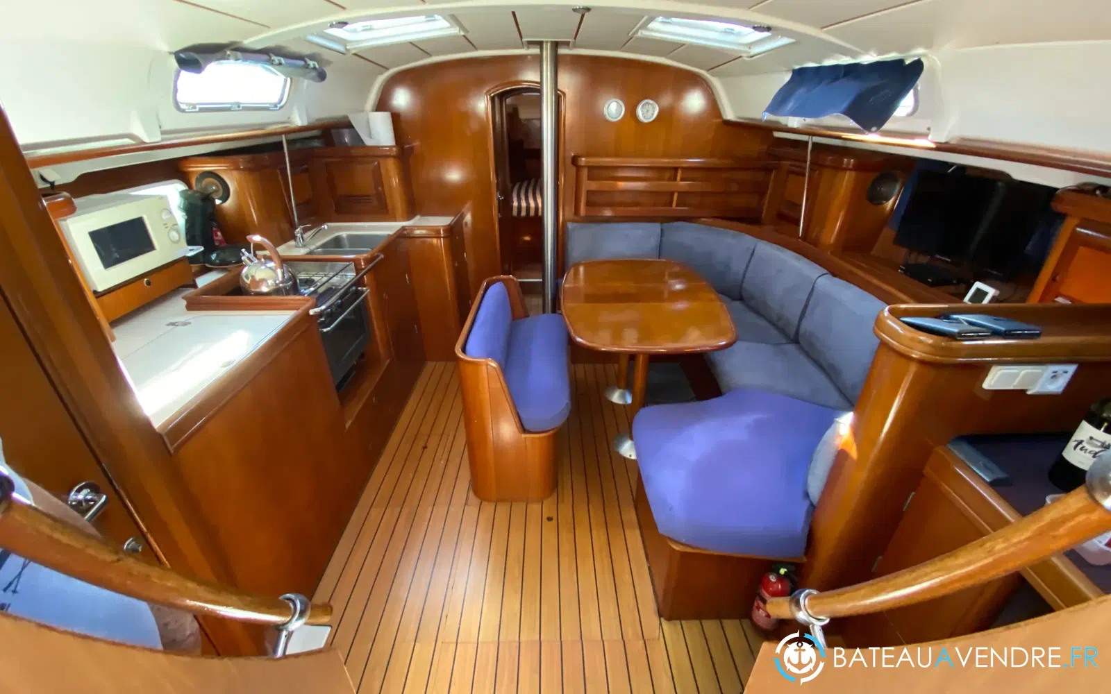 slider 3 Beneteau Oceanis 411 Celebration