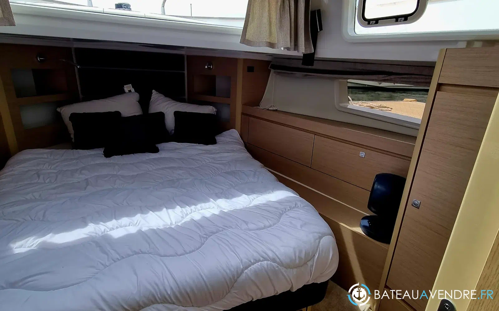 slider 19 Delphia 12 Sedan