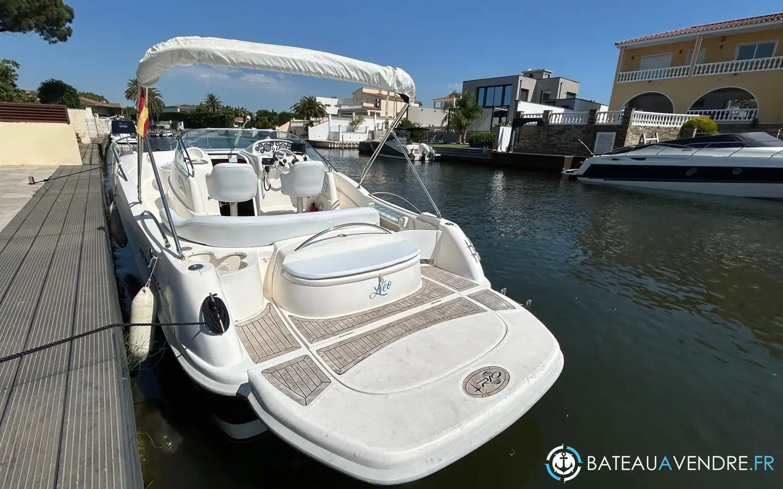 slider 1 Rio Yachts 850 Cruiser