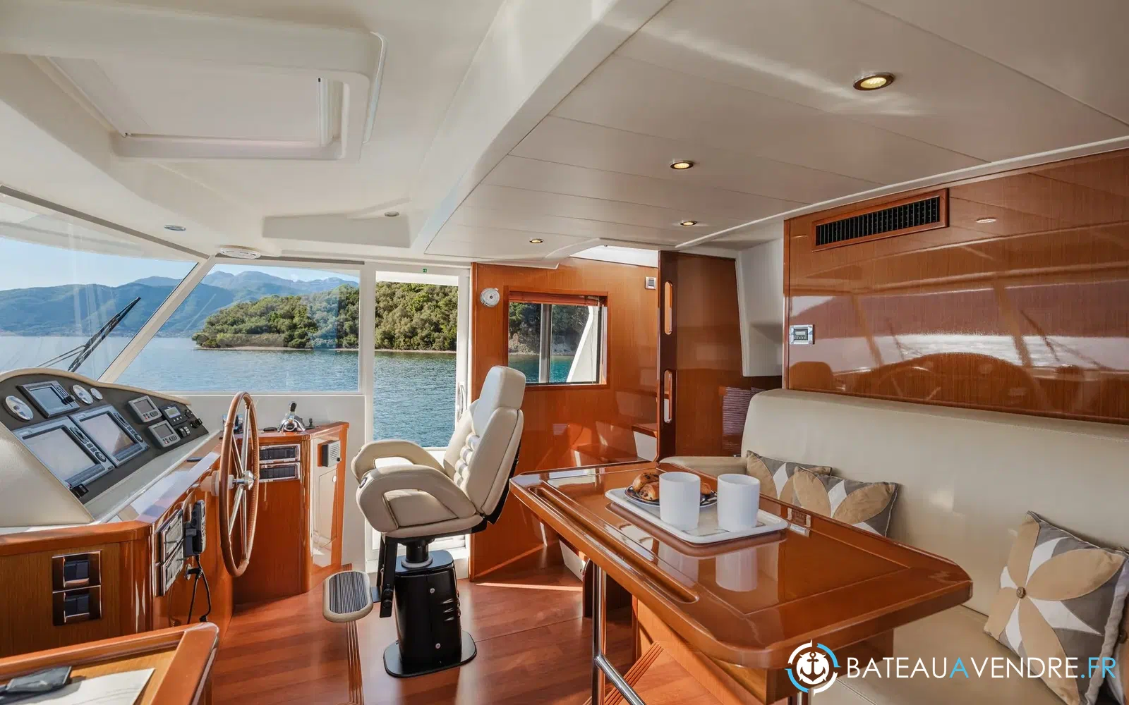slider 15 Beneteau Swift Trawler 52