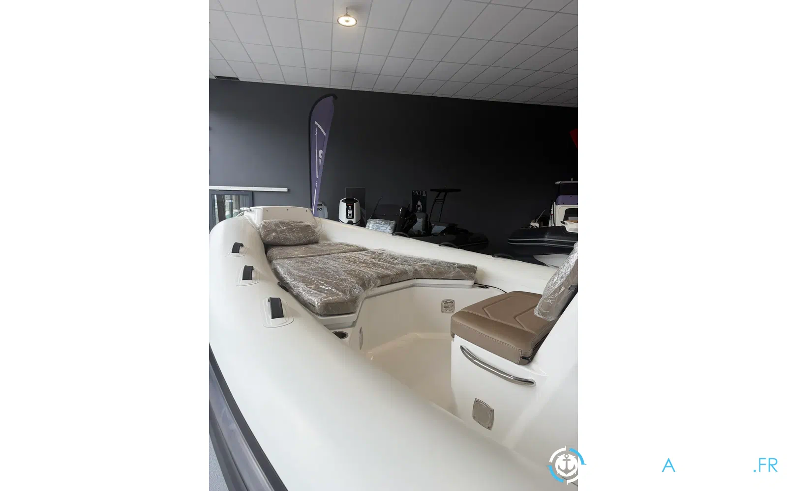 slider 1 Grand Golden Line G750