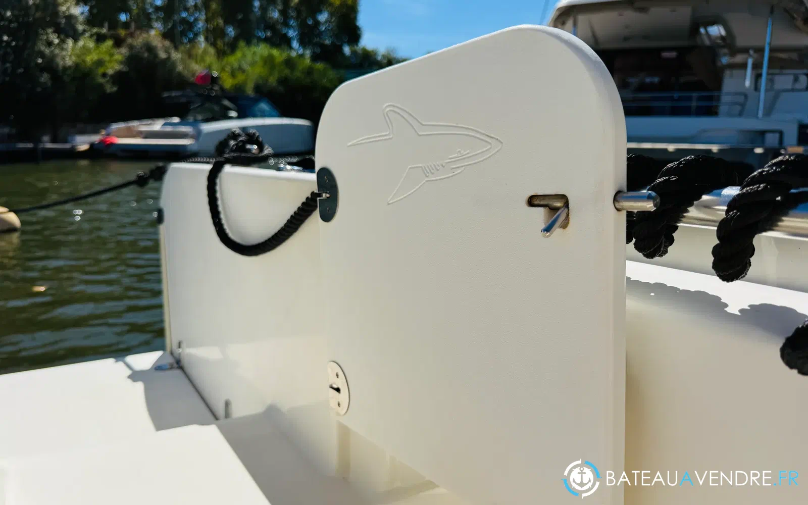 slider 9 Kelt White Shark 248