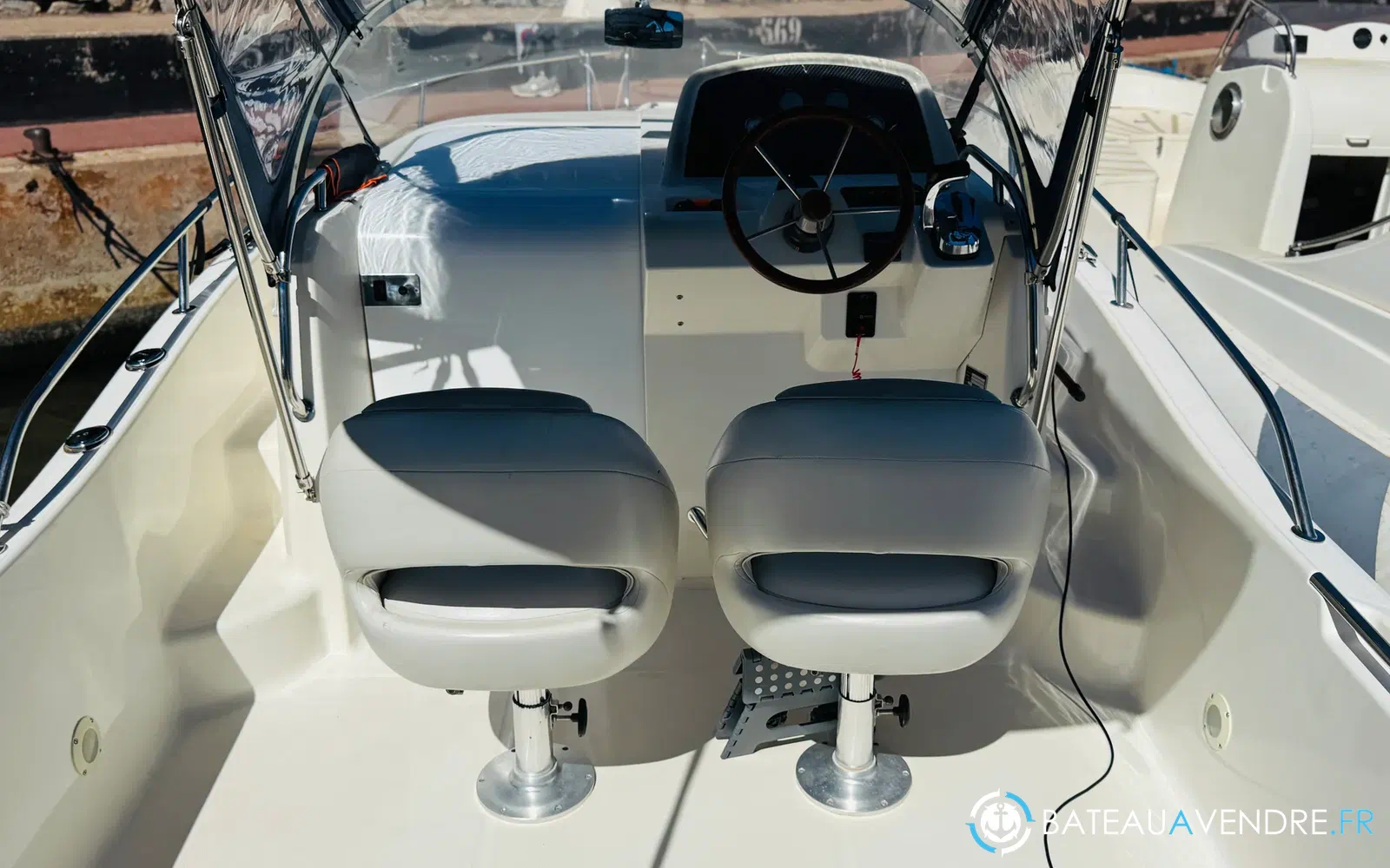 slider 10 Kelt White Shark 248