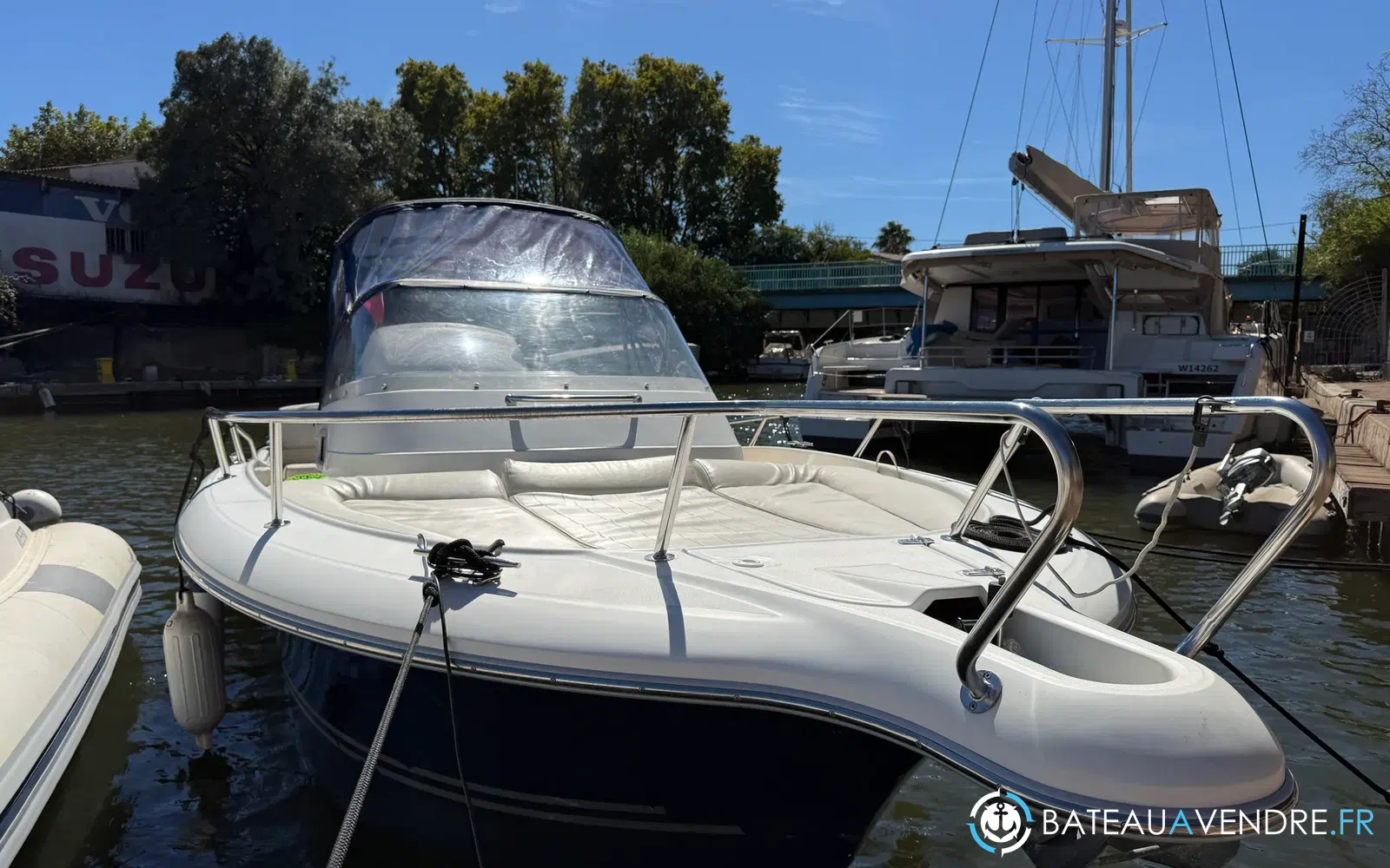slider 12 Kelt White Shark 248