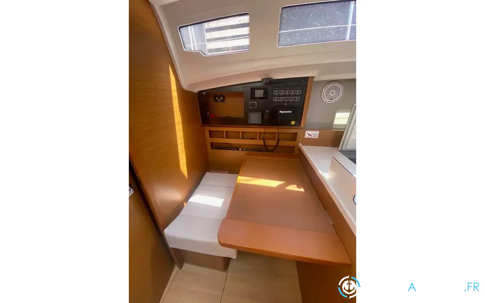 slider 26 Jeanneau Sun Odyssey 410