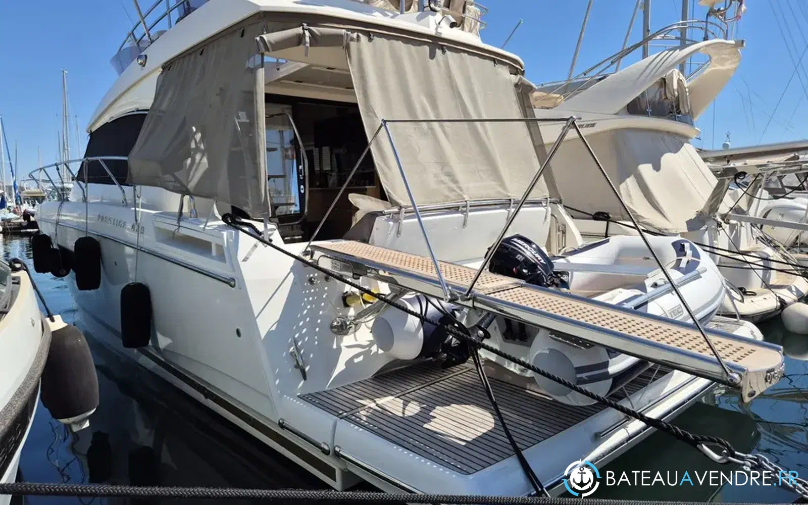 slider 10 Prestige Yachts 420 Fly