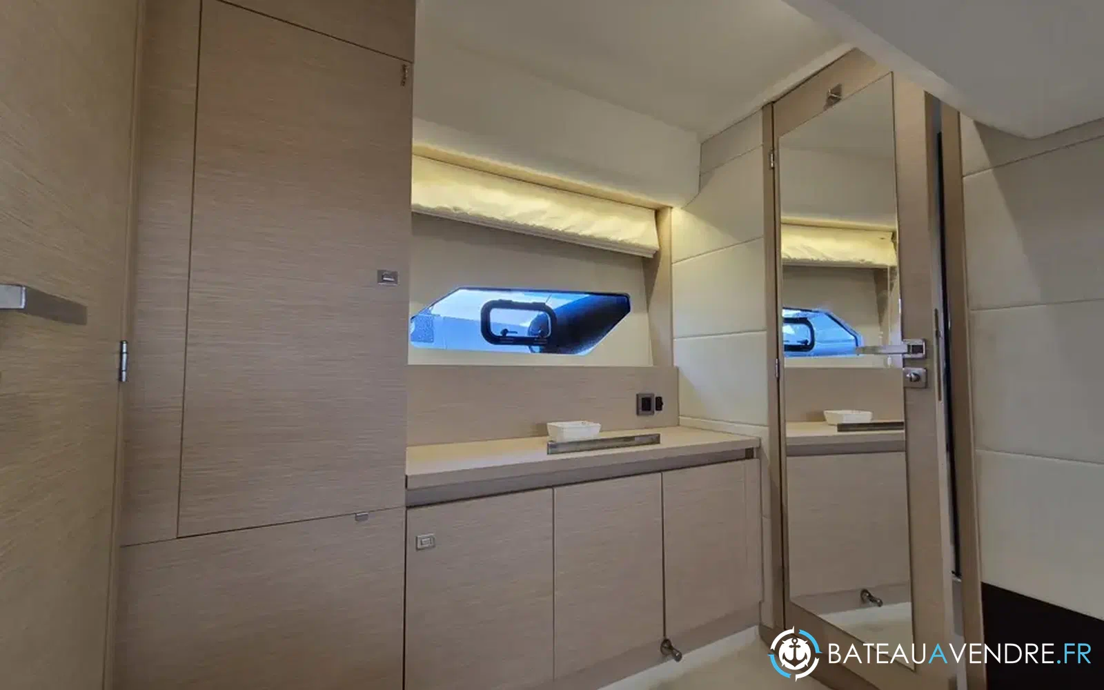 slider 18 Prestige Yachts 420 Fly