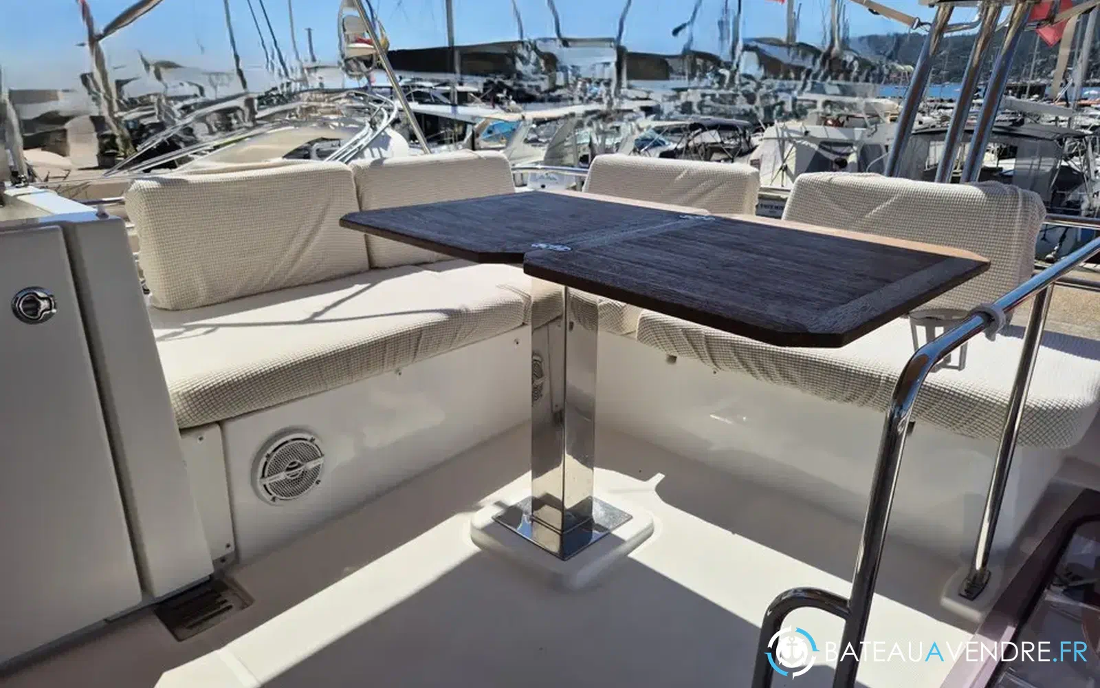 slider 1 Prestige Yachts 420 Fly